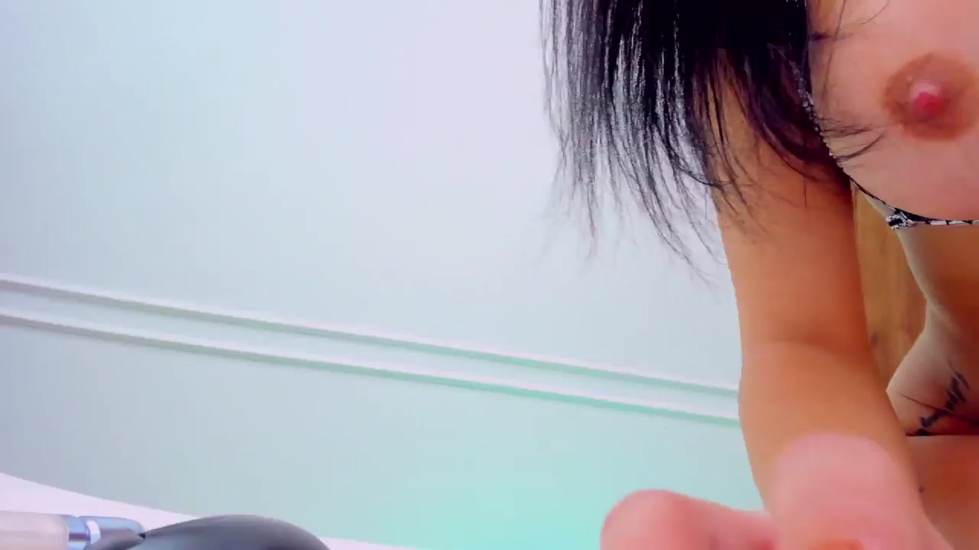 Gallery image thumbnail from AnaisBloom's myfreecams stream on, 10/28/2024, 21:13 image 17 of 20