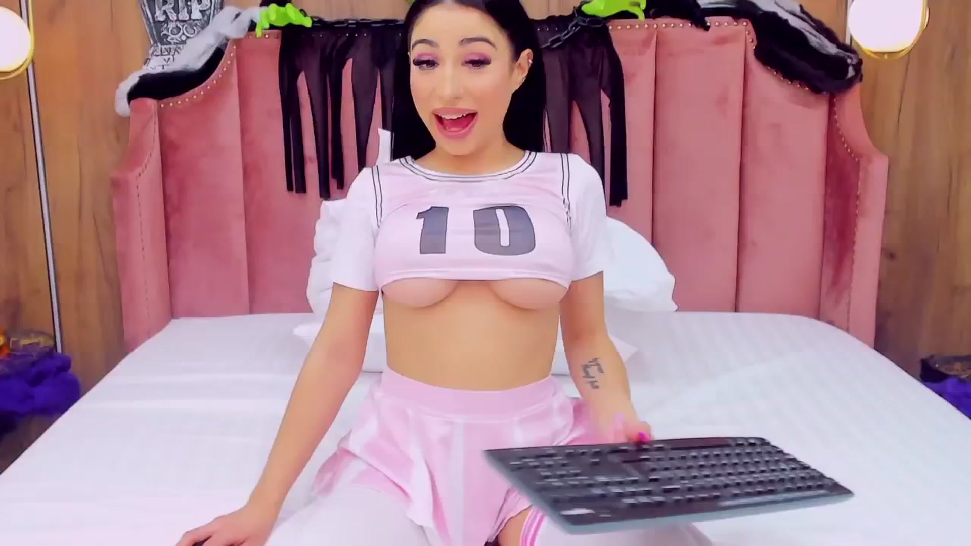 Gallery image thumbnail from AnaisBloom's myfreecams stream on, 10/31/2024, 24:04 image 4 of 20