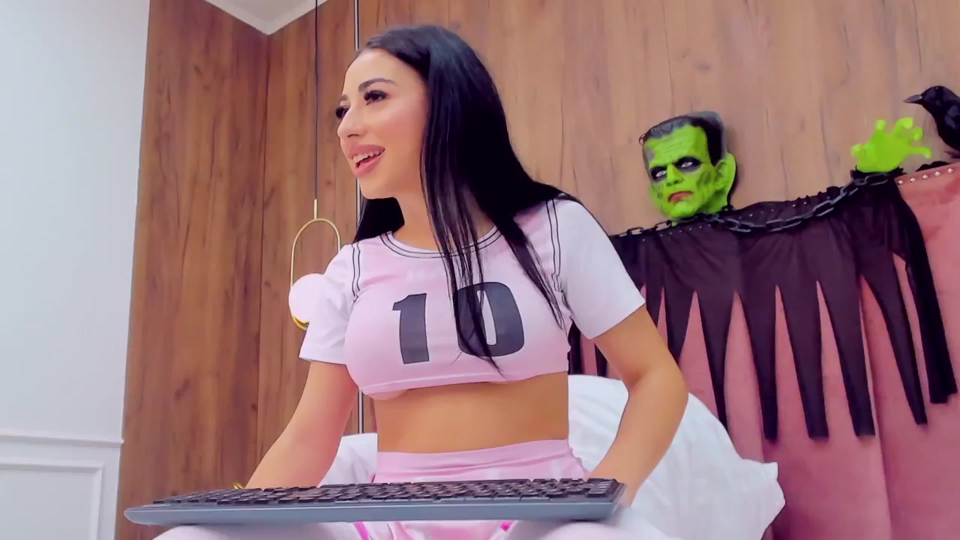 Gallery image thumbnail from AnaisBloom's myfreecams stream on, 10/31/2024, 24:04 image 9 of 20