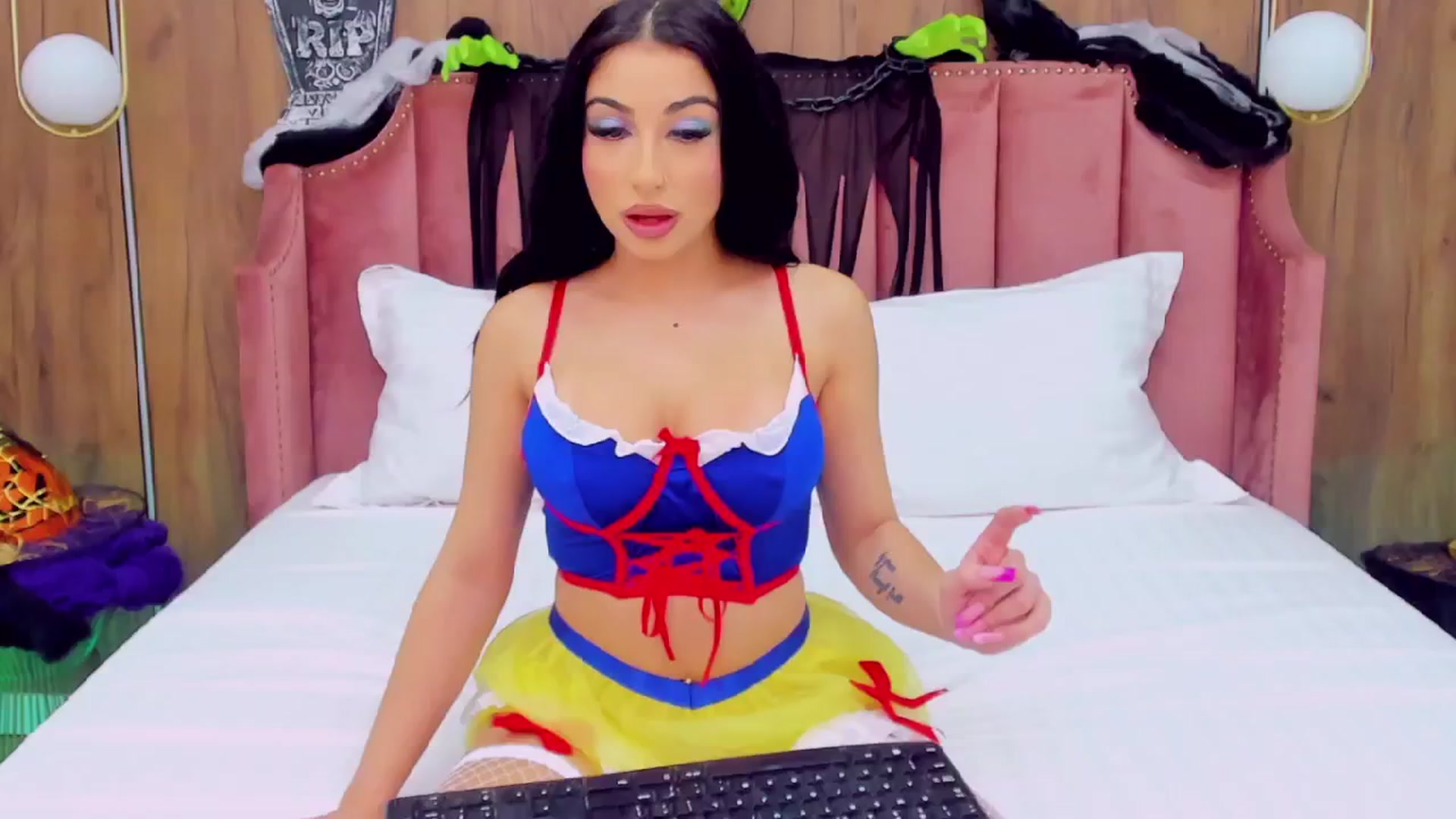Gallery image thumbnail from AnaisBloom's myfreecams stream on, 11/01/2024, 24:06 image 1 of 20