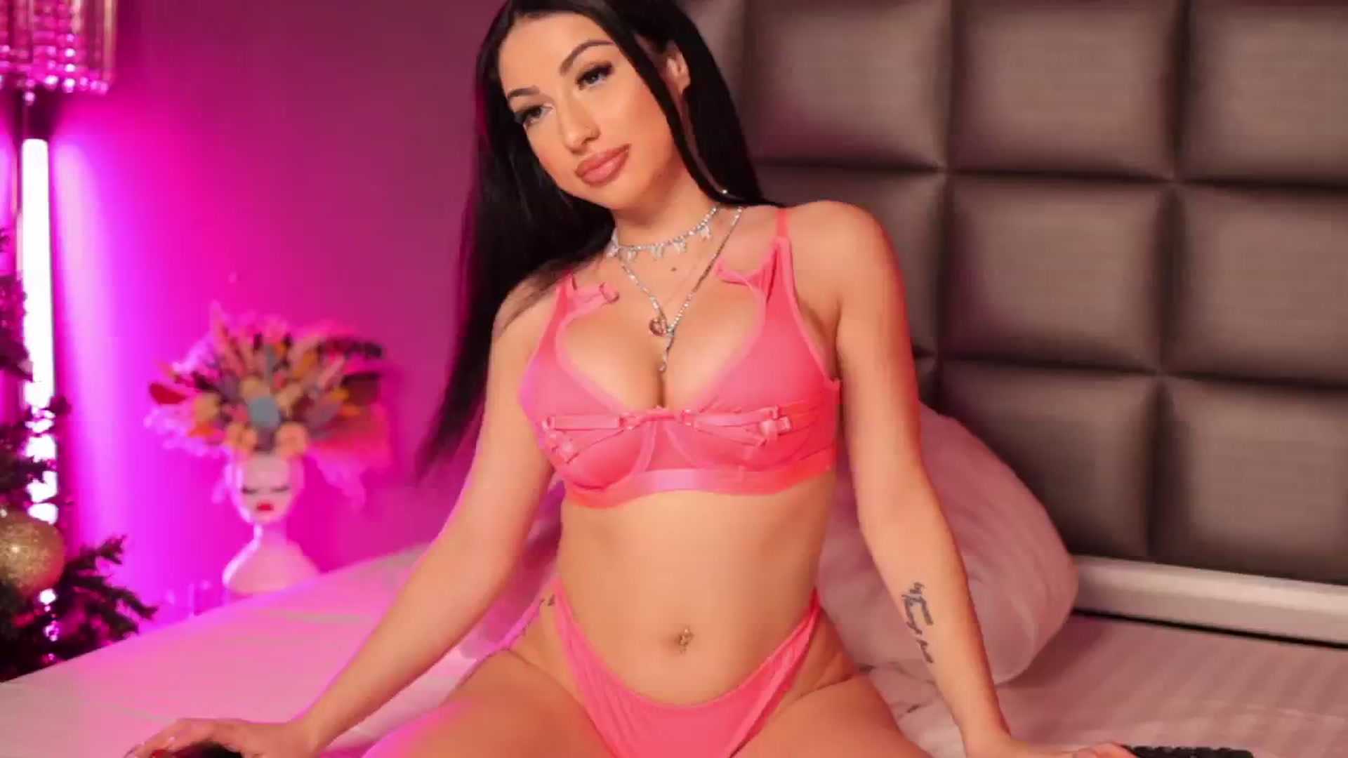Gallery image thumbnail from AnaisBloom's myfreecams stream on, 12/19/2024, 23:29 image 8 of 20