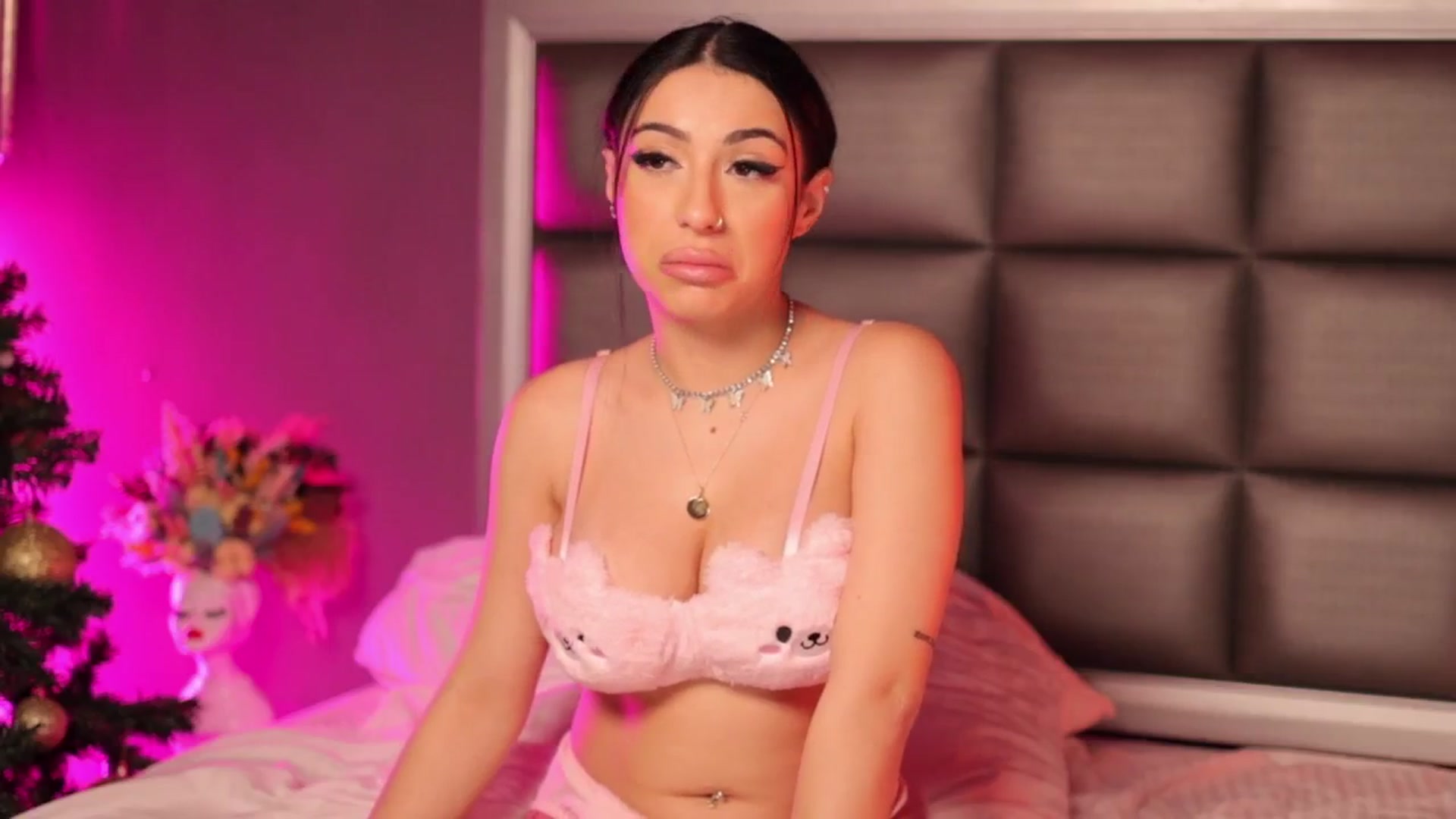 Gallery image thumbnail from AnaisBloom's myfreecams stream on, 12/30/2024, 03:42 image 19 of 20