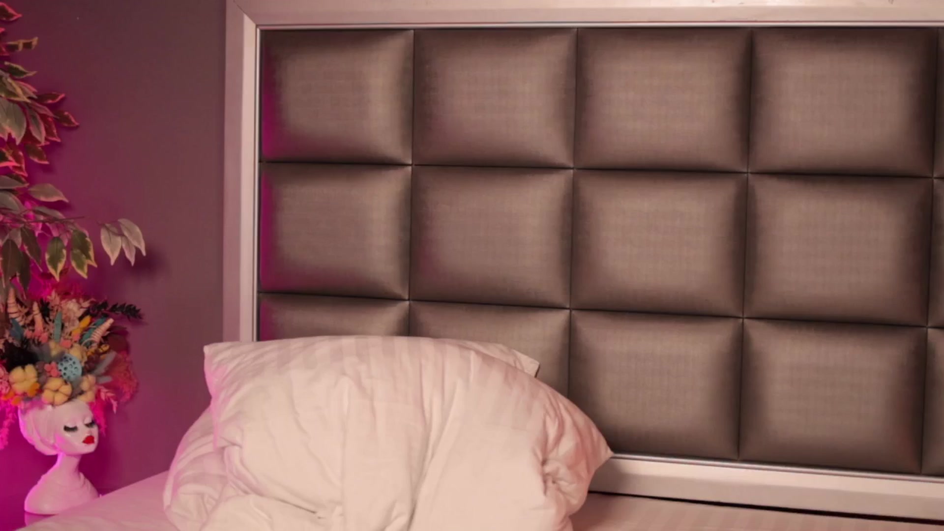 Gallery image thumbnail from AnaisBloom's myfreecams stream on, 01/06/2025, 23:55 image 14 of 20