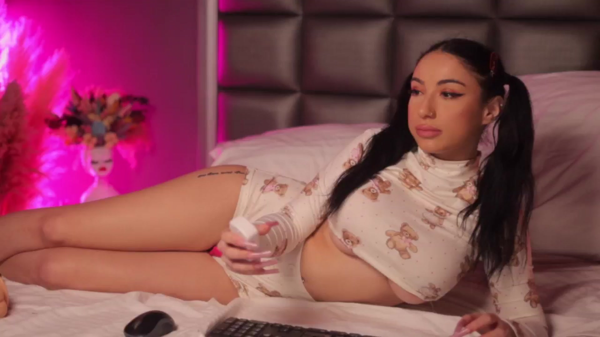 Gallery image thumbnail from AnaisBloom's myfreecams stream on, 02/10/2025, 24:01 image 19 of 20