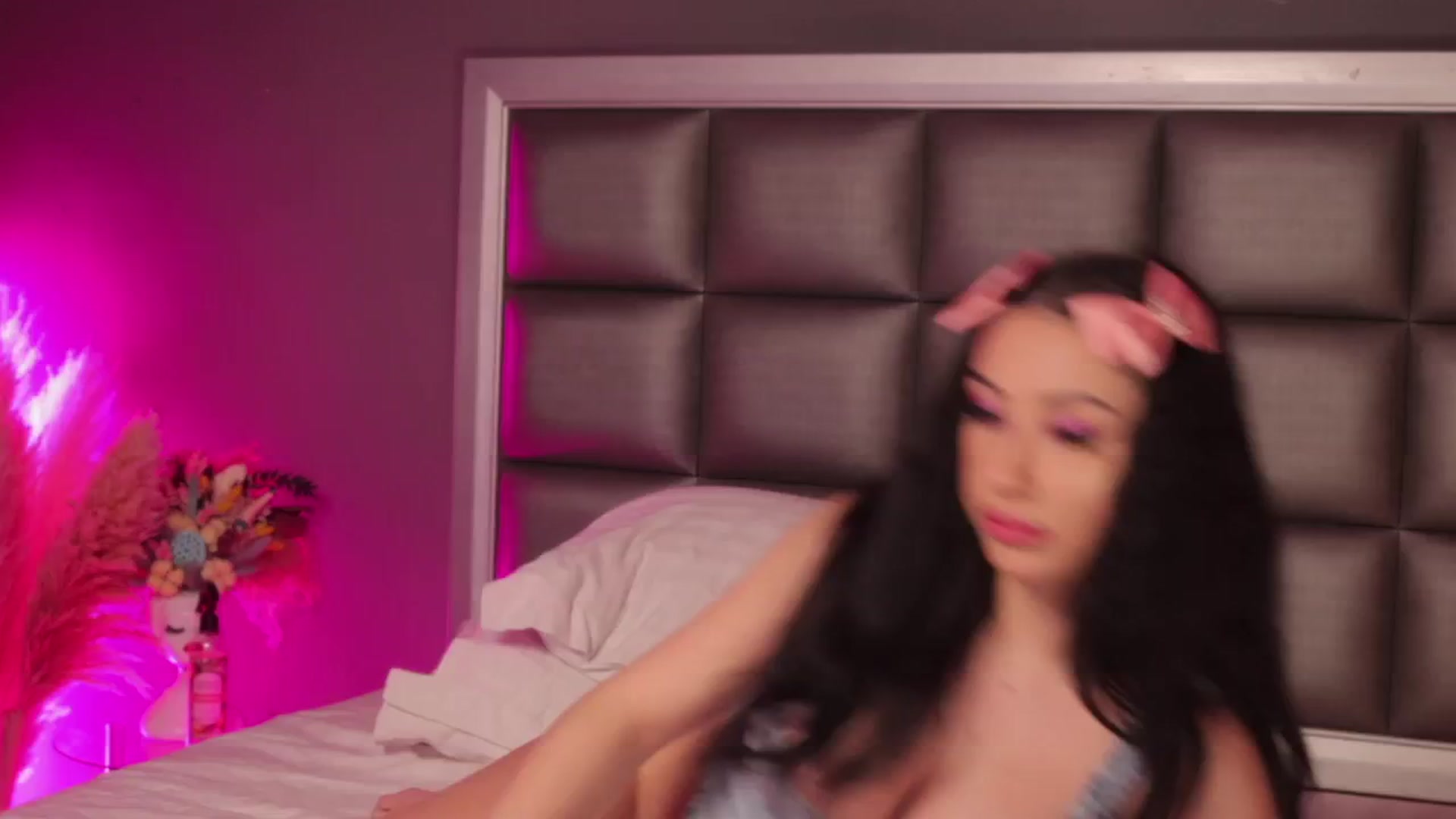 Gallery image thumbnail from AnaisBloom's myfreecams stream on, 02/21/2025, 02:46 image 17 of 20