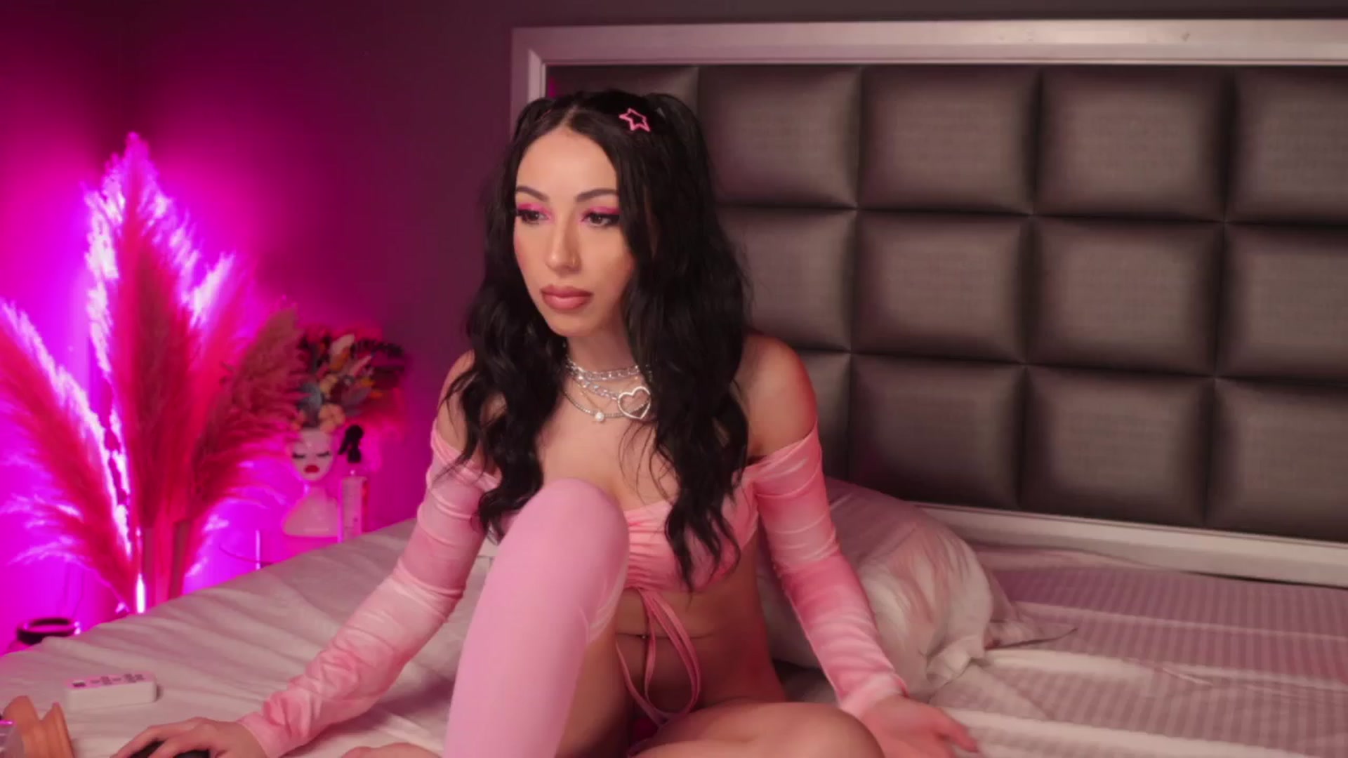 Gallery image thumbnail from AnaisBloom's myfreecams stream on, 02/23/2025, 21:20 image 18 of 20