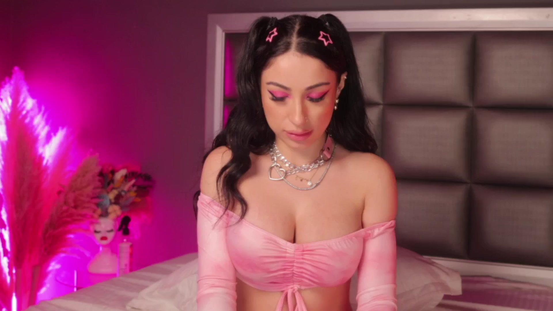 Gallery image thumbnail from AnaisBloom's myfreecams stream on, 02/24/2025, 03:47 image 19 of 20