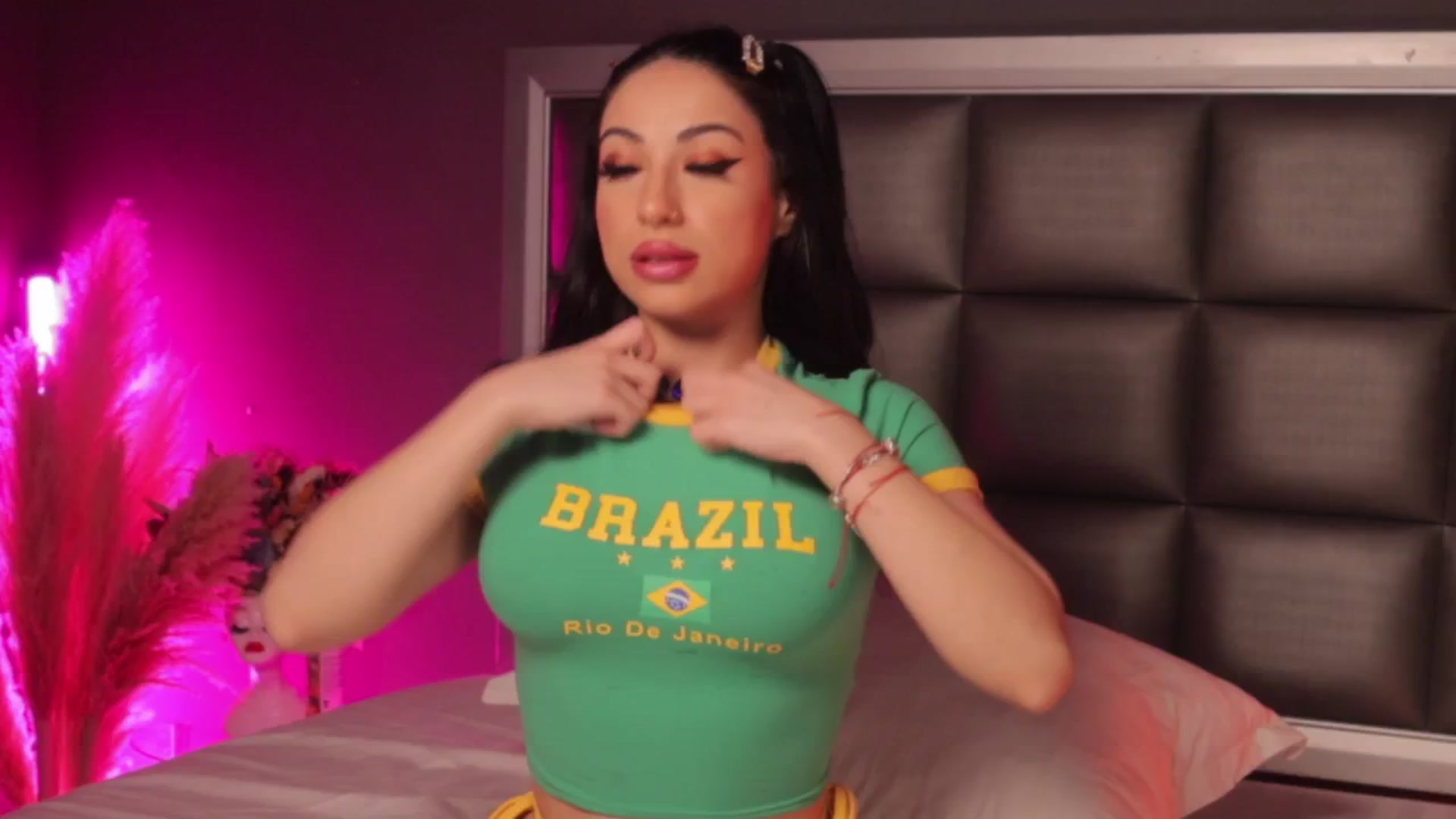 Gallery image thumbnail from AnaisBloom's myfreecams stream on, 03/18/2025, 22:54 image 3 of 20