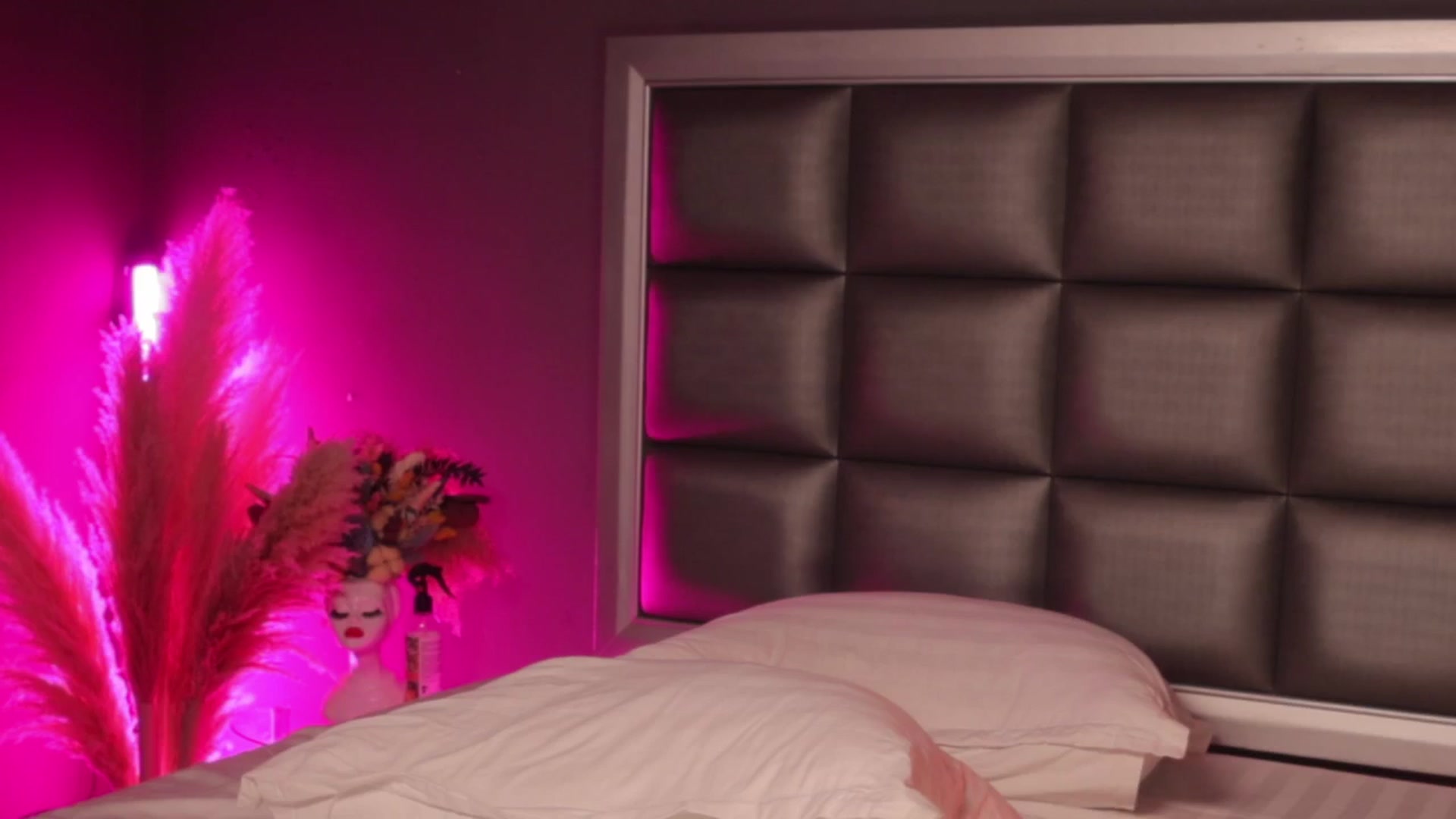 Gallery image thumbnail from AnaisBloom's myfreecams stream on, 03/18/2025, 22:54 image 11 of 20