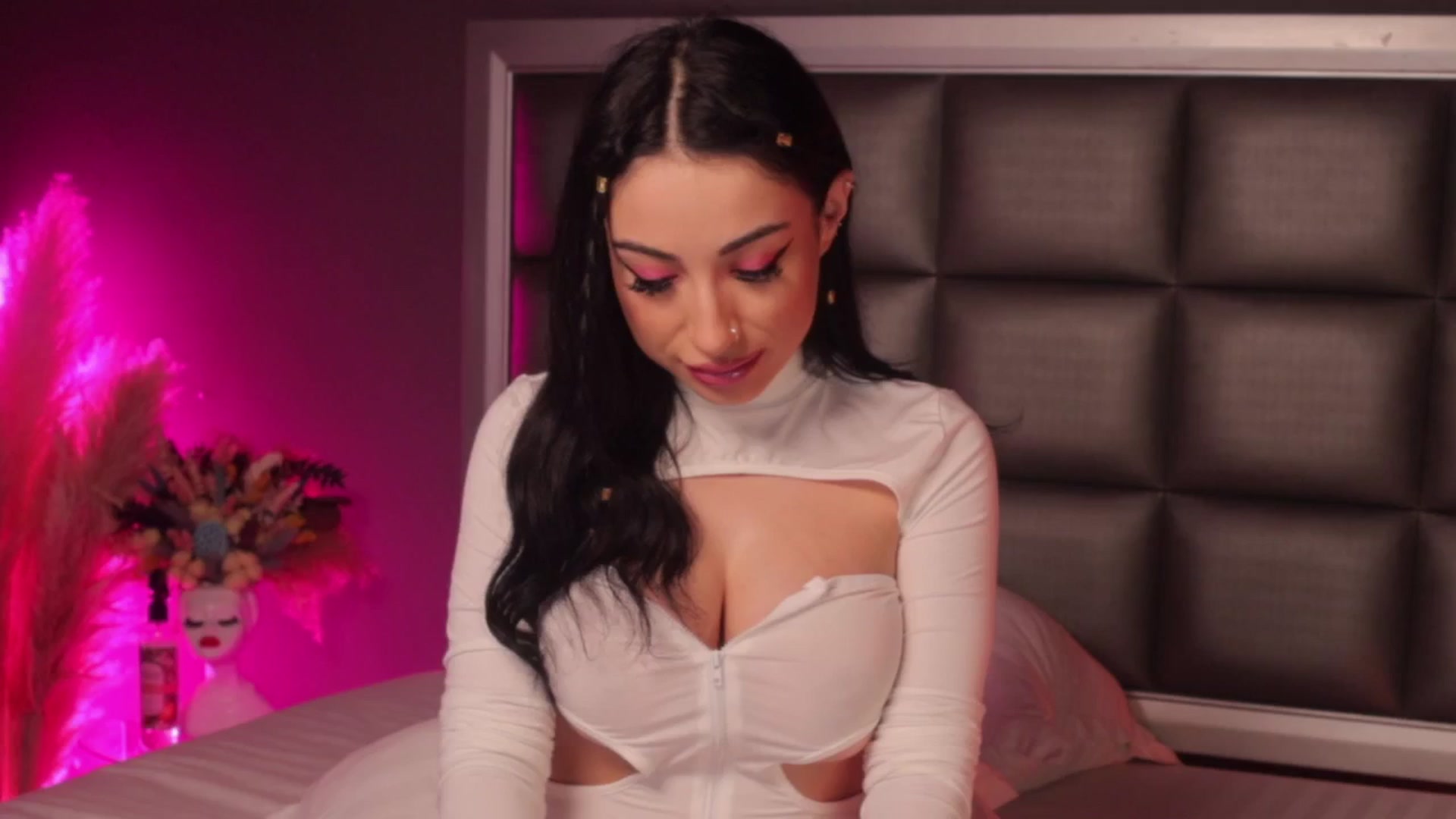 Gallery image thumbnail from AnaisBloom's myfreecams stream on, 03/20/2025, 24:05 image 17 of 20