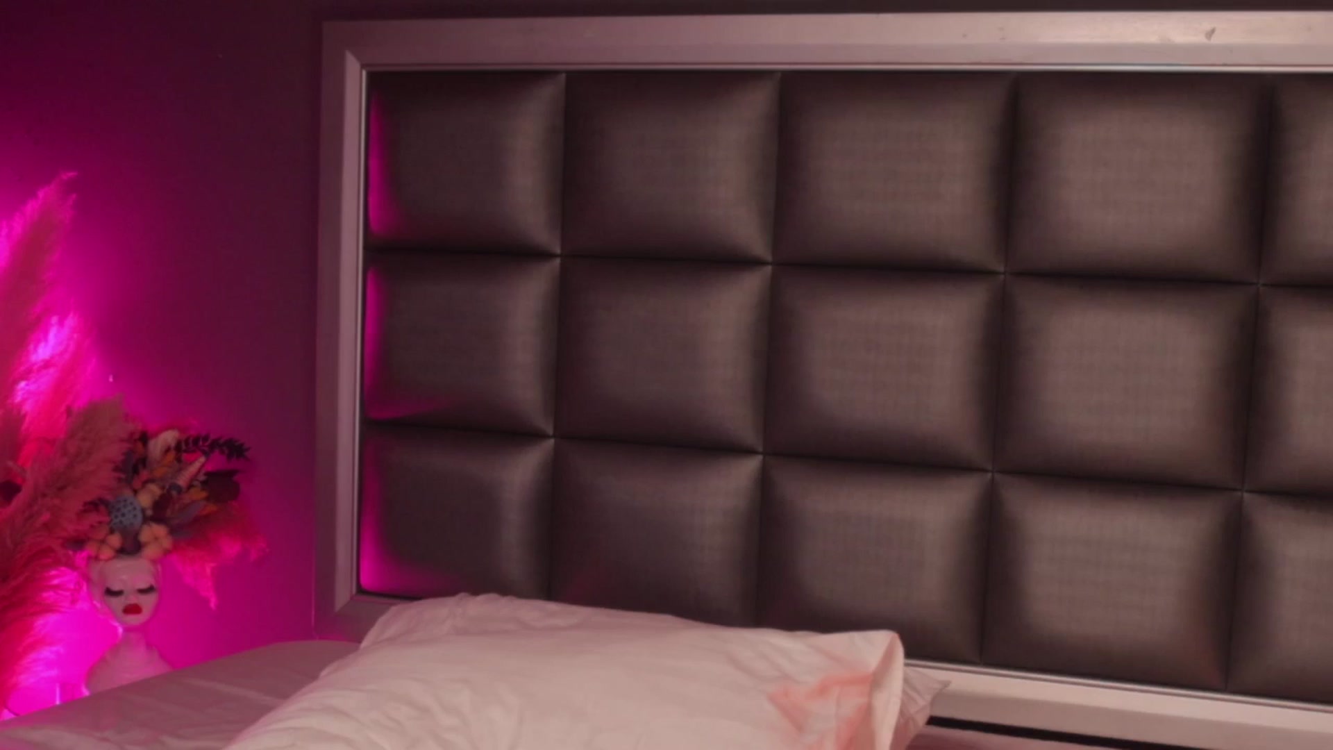 Gallery image thumbnail from AnaisBloom's myfreecams stream on, 03/31/2025, 22:07 image 19 of 20