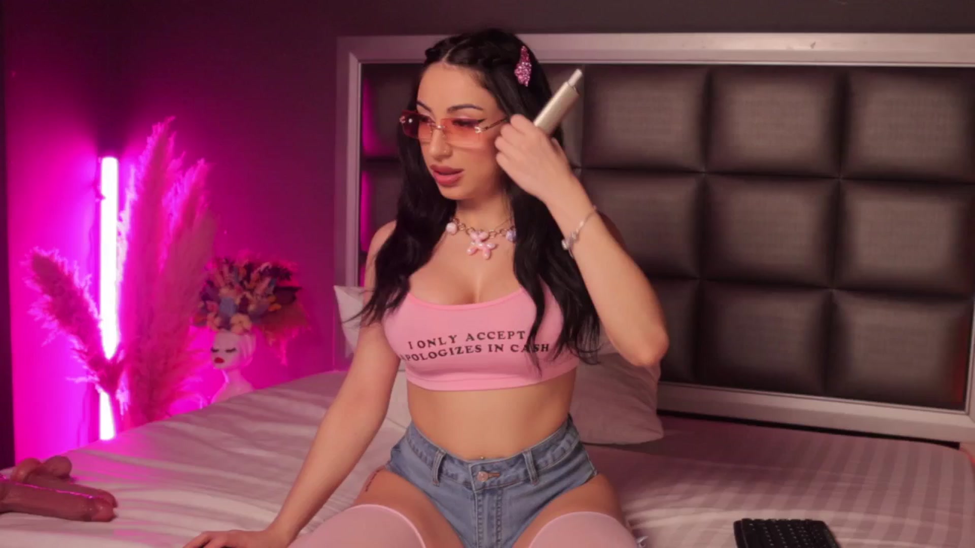 Gallery image thumbnail from AnaisBloom's myfreecams stream on, 04/02/2025, 22:57 image 8 of 20