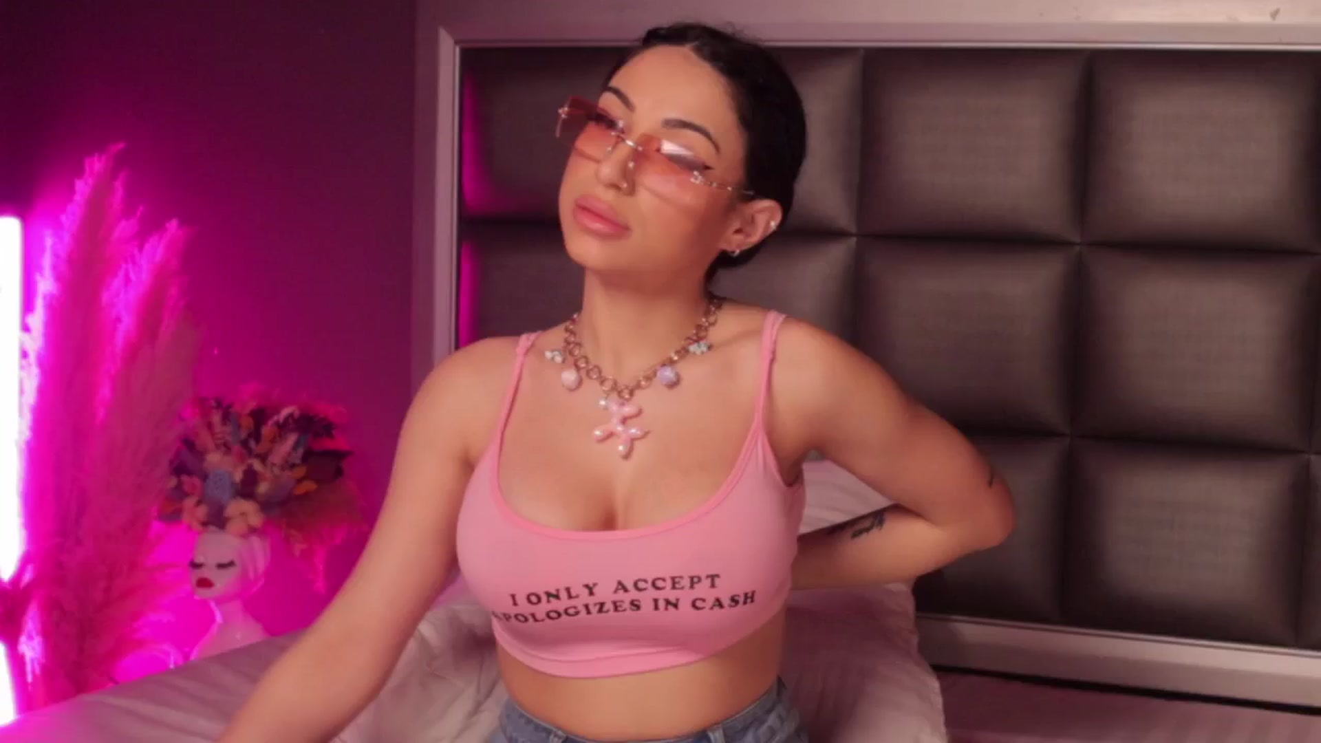 Gallery image thumbnail from AnaisBloom's myfreecams stream on, 04/03/2025, 02:37 image 19 of 20