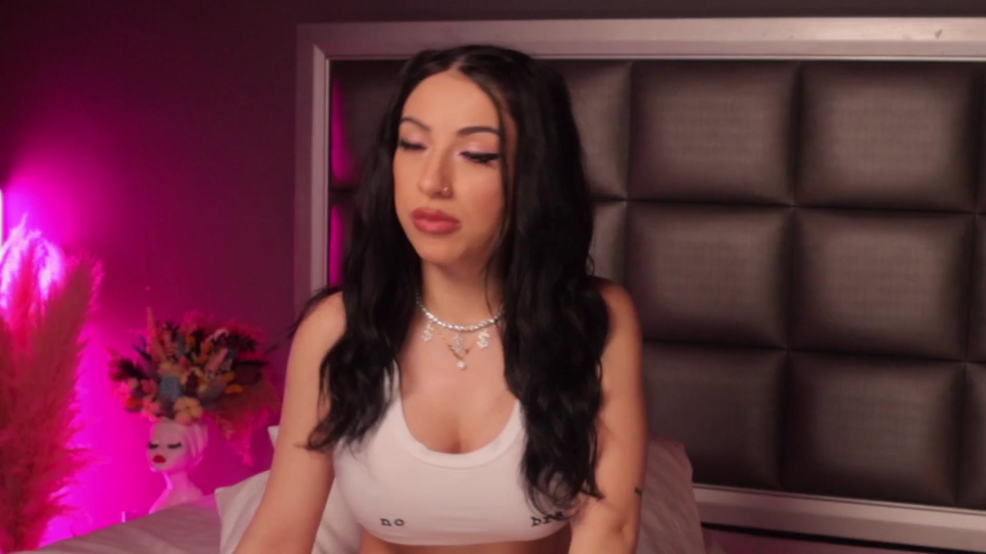 Gallery image thumbnail from AnaisBloom's myfreecams stream on, 04/03/2025, 23:08 image 15 of 20