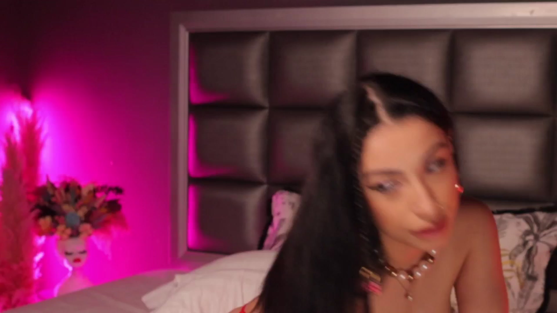 Gallery image thumbnail from AnaisBloom's myfreecams stream on, 05/07/2025, 23:10 image 15 of 20