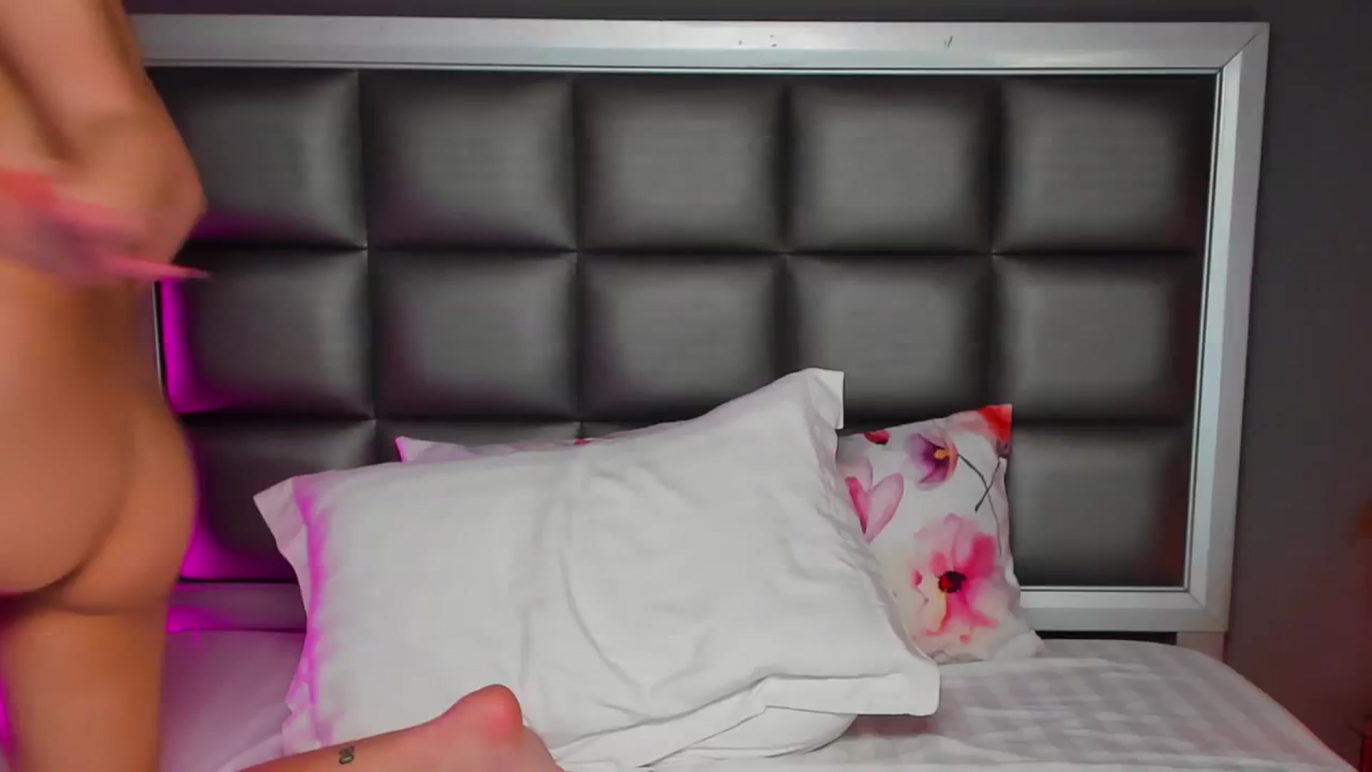 Gallery image thumbnail from AnaisBloom's myfreecams stream on, 06/02/2025, 23:13 image 17 of 20
