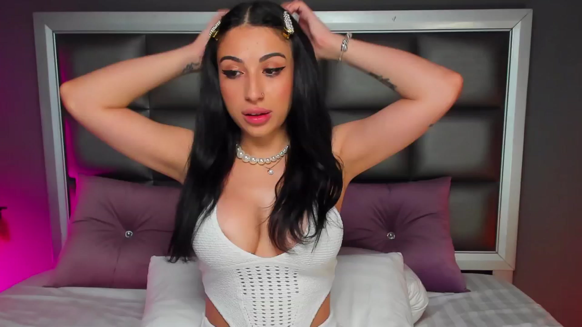 Gallery image thumbnail from AnaisBloom's myfreecams stream on, 07/04/2025, 02:44 image 15 of 20