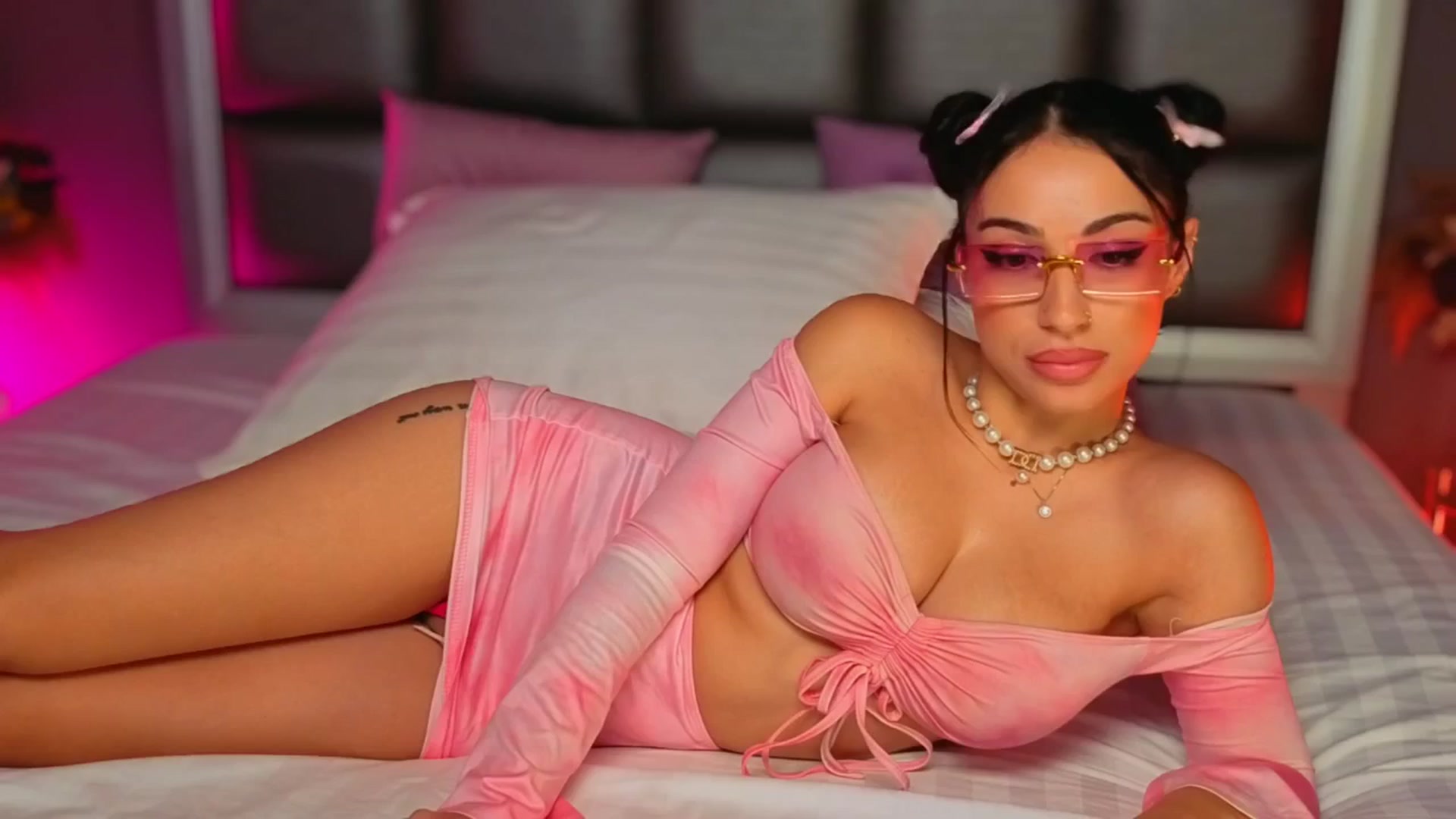 Gallery image thumbnail from AnaisBloom's myfreecams stream on, 07/29/2025, 23:01 image 11 of 20