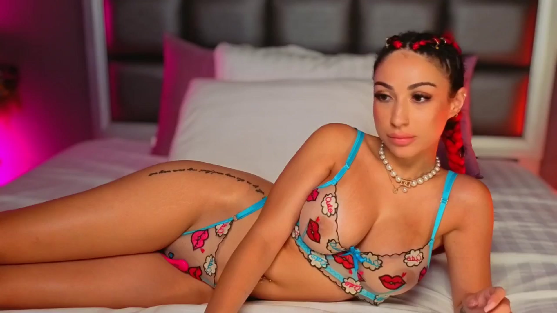 Gallery image thumbnail from AnaisBloom's myfreecams stream on, 08/12/2025, 02:41 image 17 of 20