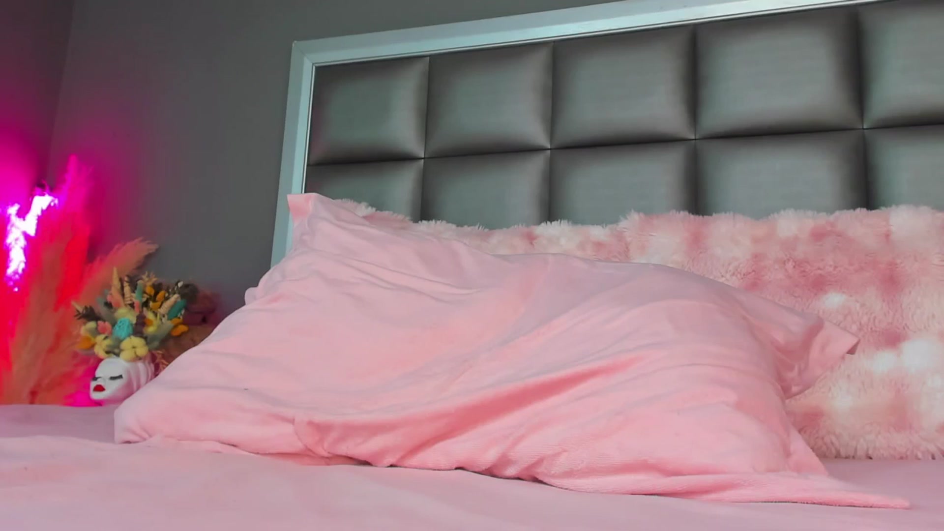 Gallery image thumbnail from AnaisBloom's myfreecams stream on, 01/31/2026, 23:52 image 15 of 20