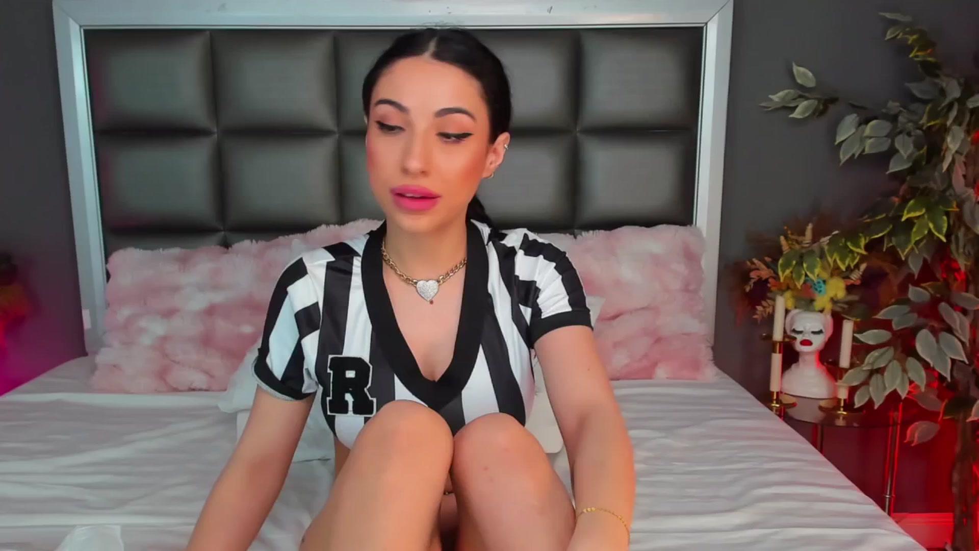 Gallery image thumbnail from AnaisBloom's myfreecams stream on, 02/09/2026, 24:21 image 19 of 20