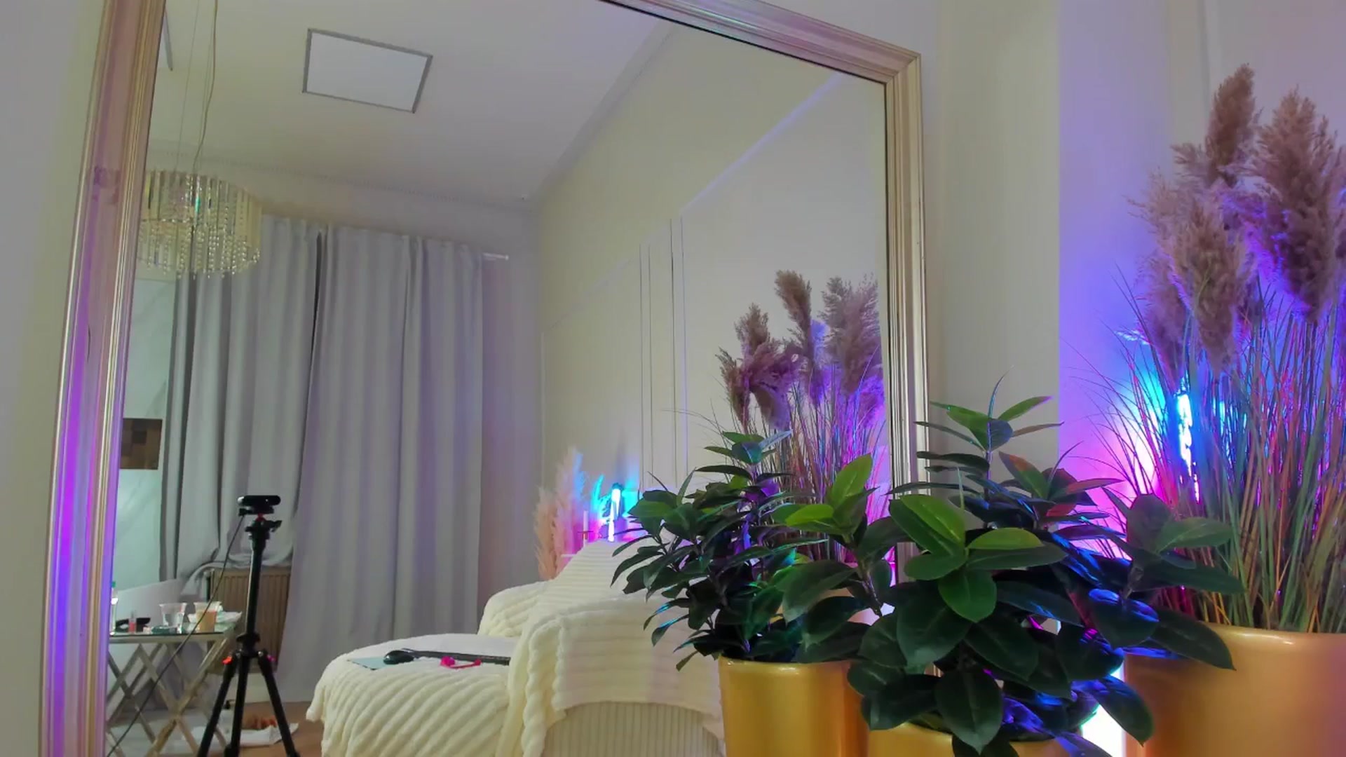 Gallery image thumbnail from AnaisBloom's myfreecams stream on, 02/16/2026, 23:57 image 9 of 20