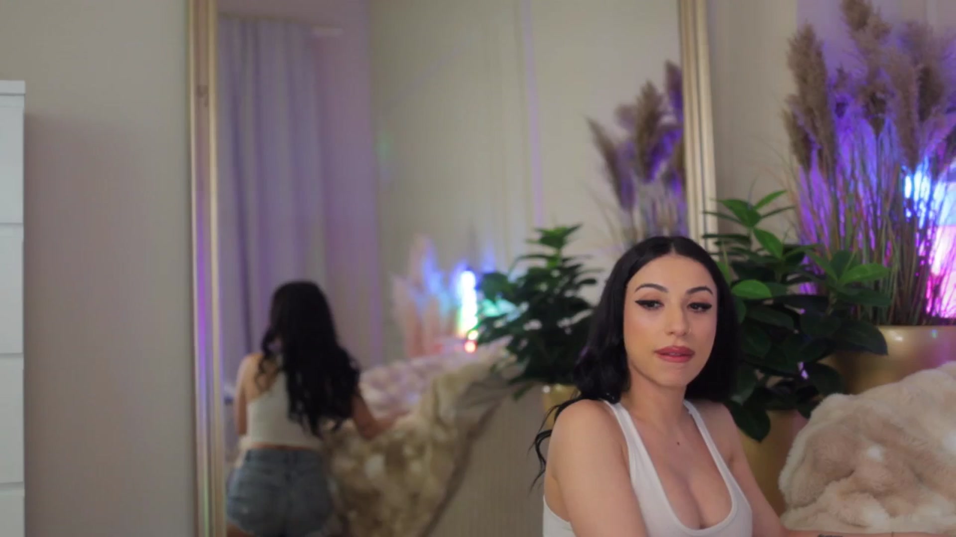 Gallery image thumbnail from AnaisBloom's myfreecams stream on, 03/22/2026, 03:44 image 14 of 20