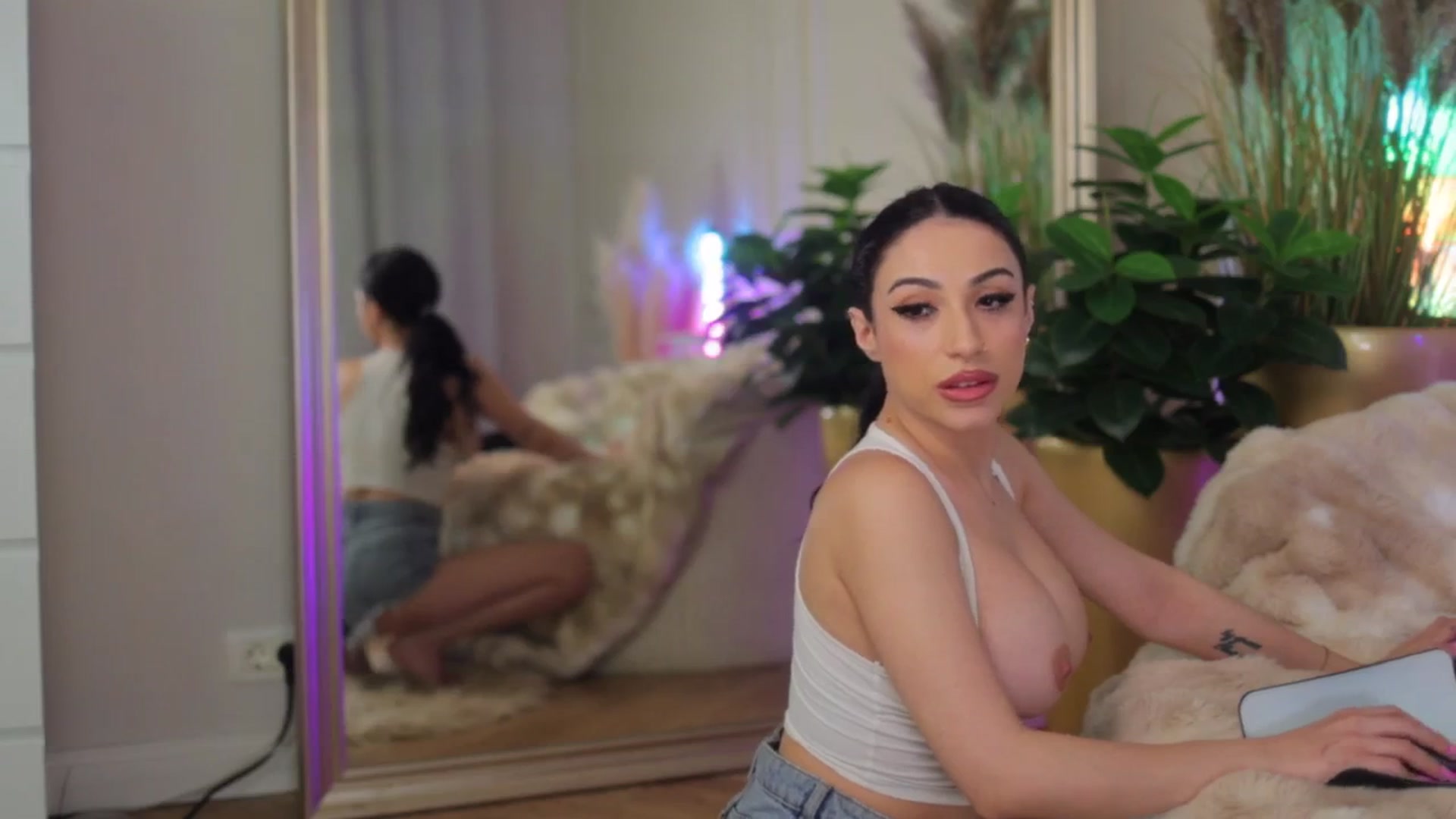 Gallery image thumbnail from AnaisBloom's myfreecams stream on, 03/22/2026, 03:44 image 15 of 20