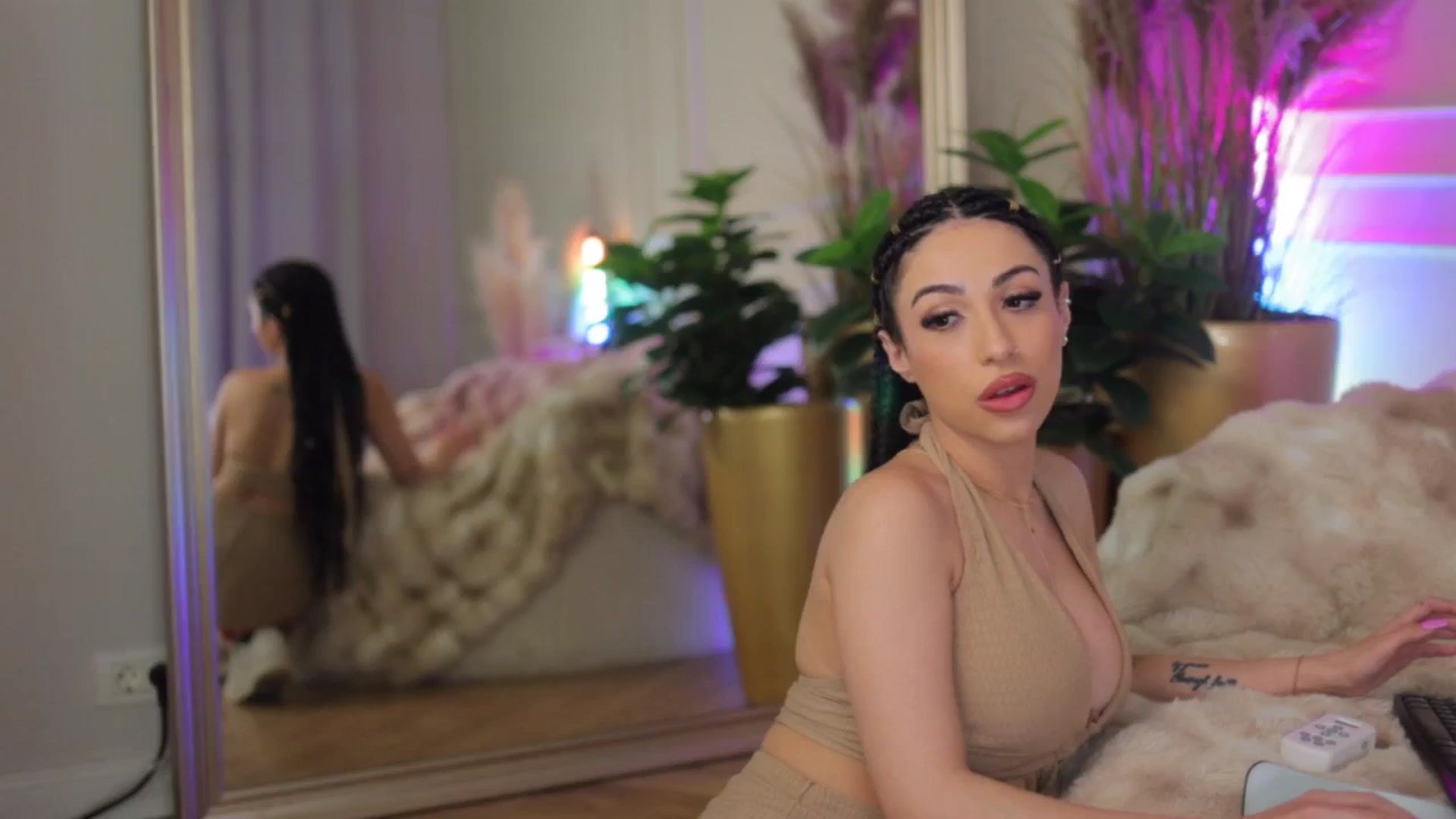 Gallery image thumbnail from AnaisBloom's myfreecams stream on, 03/30/2026, 02:43 image 12 of 20