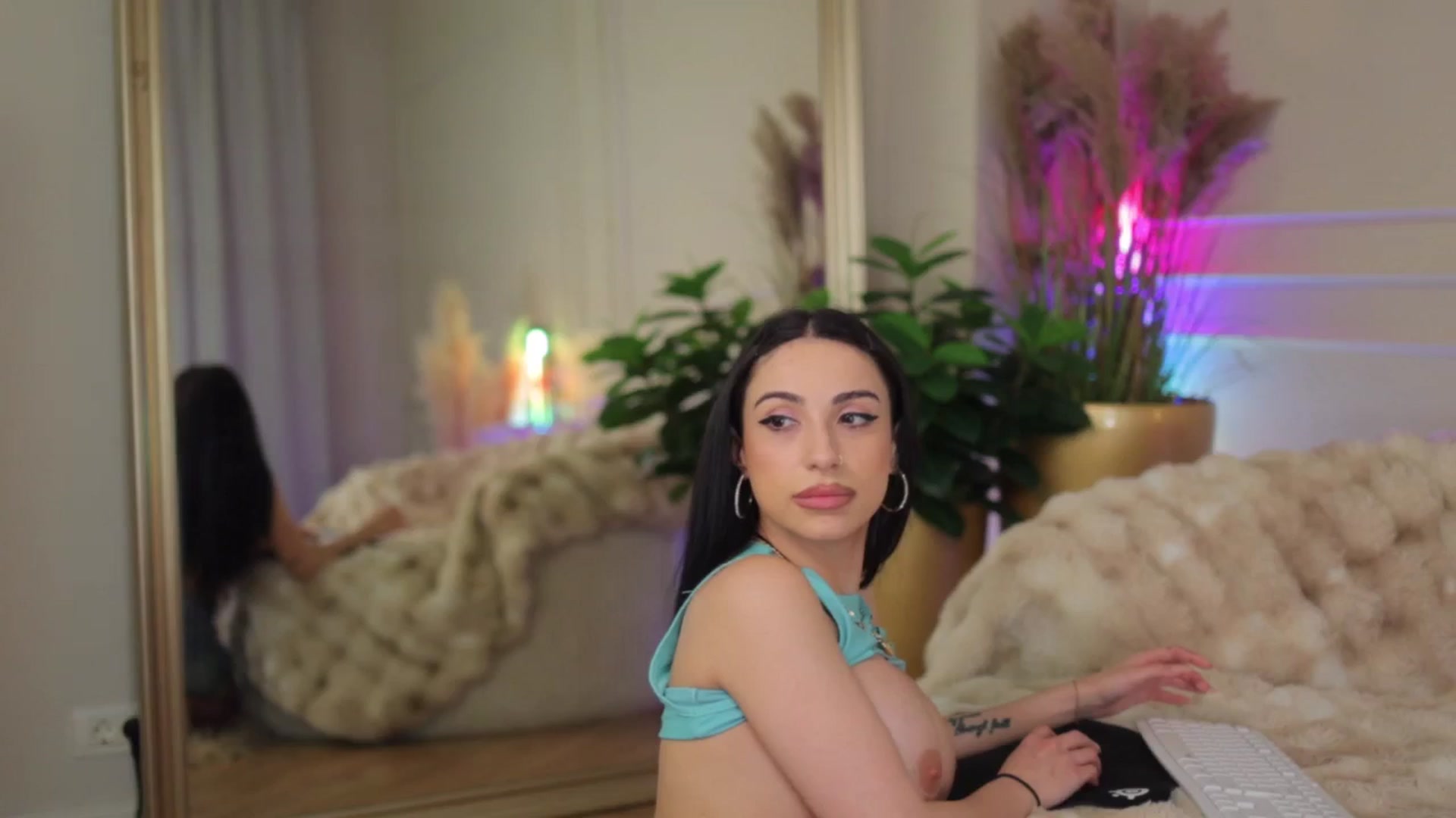 Gallery image thumbnail from AnaisBloom's myfreecams stream on, 04/22/2026, 02:42 image 16 of 20