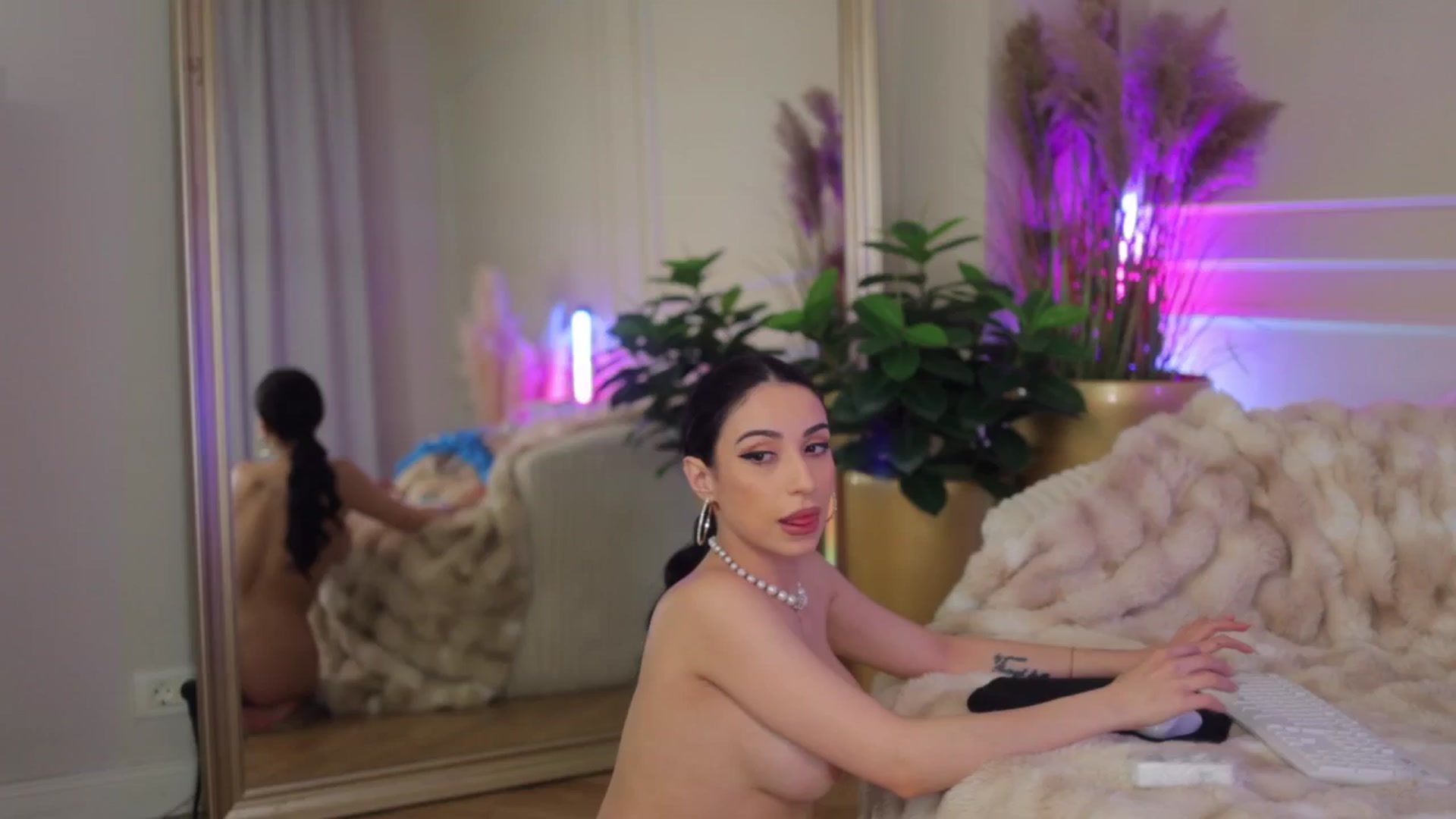 Gallery image thumbnail from AnaisBloom's myfreecams stream on, 04/29/2026, 02:46 image 12 of 20