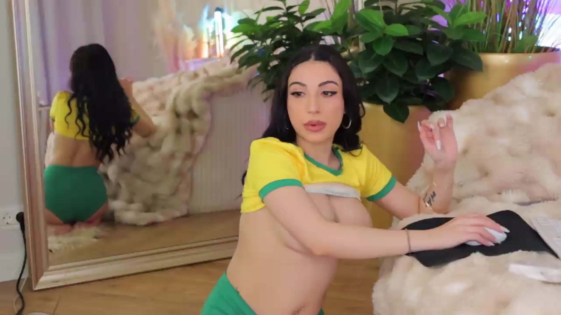Gallery image thumbnail from AnaisBloom's myfreecams stream on, 05/12/2026, 23:03 image 6 of 20