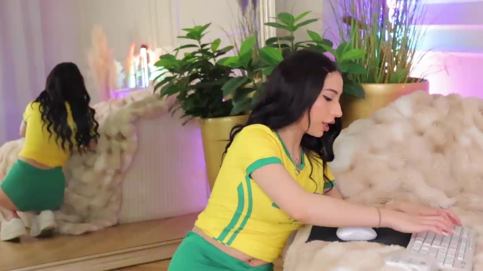 Gallery image thumbnail from AnaisBloom's myfreecams stream on, 05/12/2026, 23:03 image 4 of 20