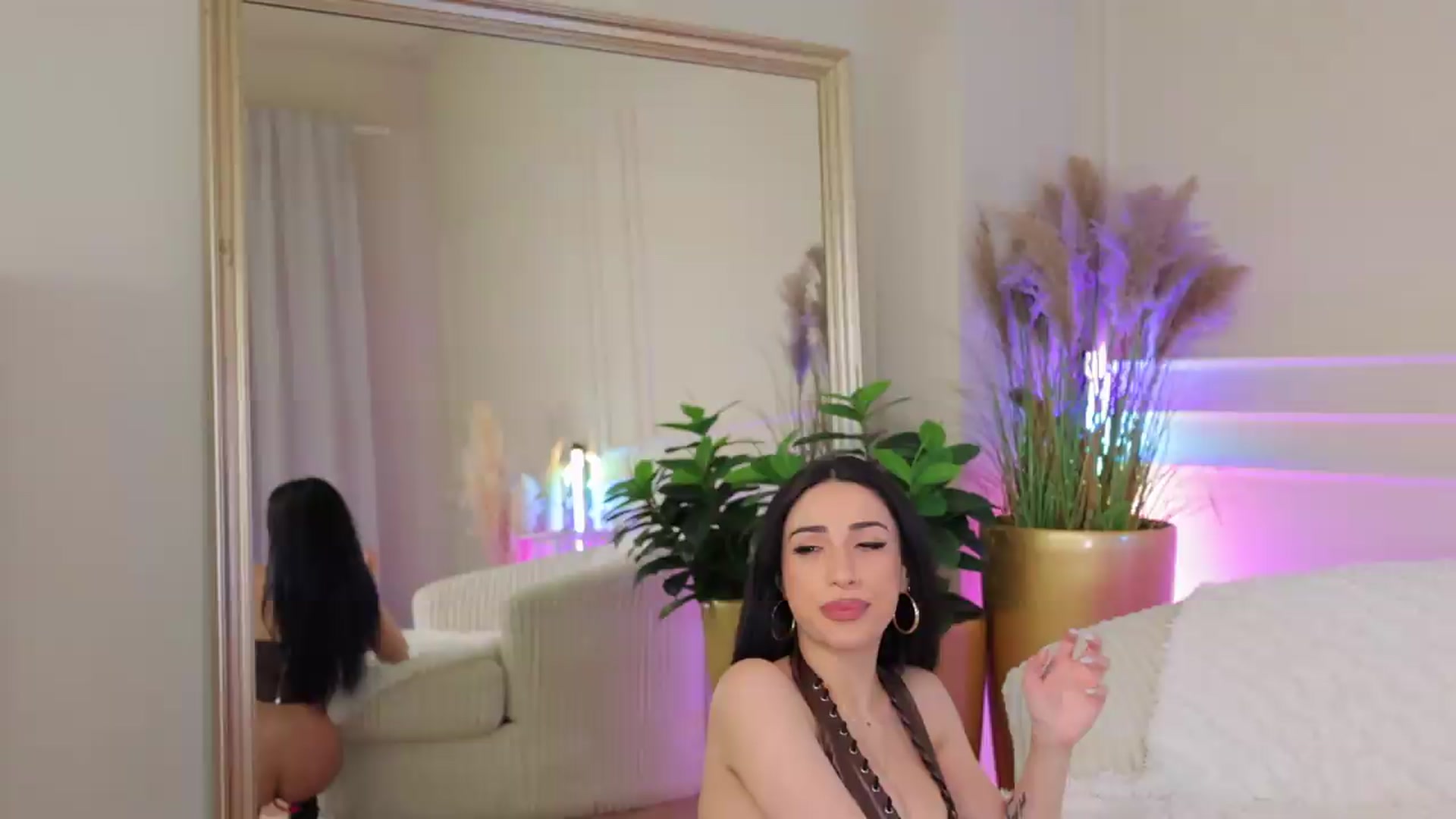 Gallery image thumbnail from AnaisBloom's myfreecams stream on, 05/18/2026, 02:38 image 1 of 20