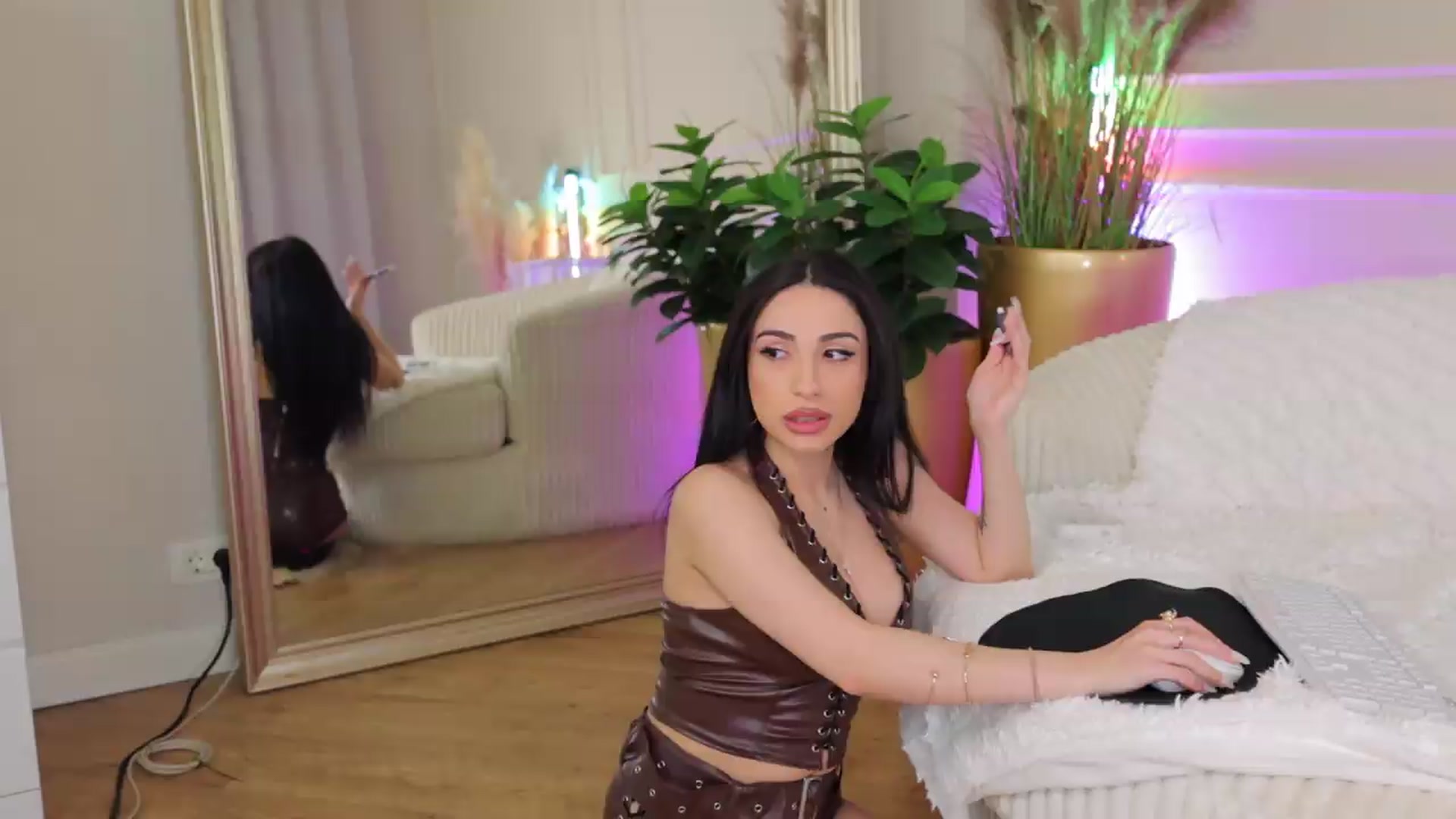 Gallery image thumbnail from AnaisBloom's myfreecams stream on, 05/18/2026, 02:38 image 5 of 20