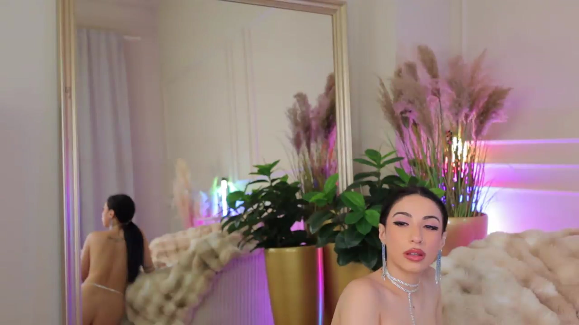 Gallery image thumbnail from AnaisBloom's myfreecams stream on, 05/18/2026, 23:25 image 7 of 20