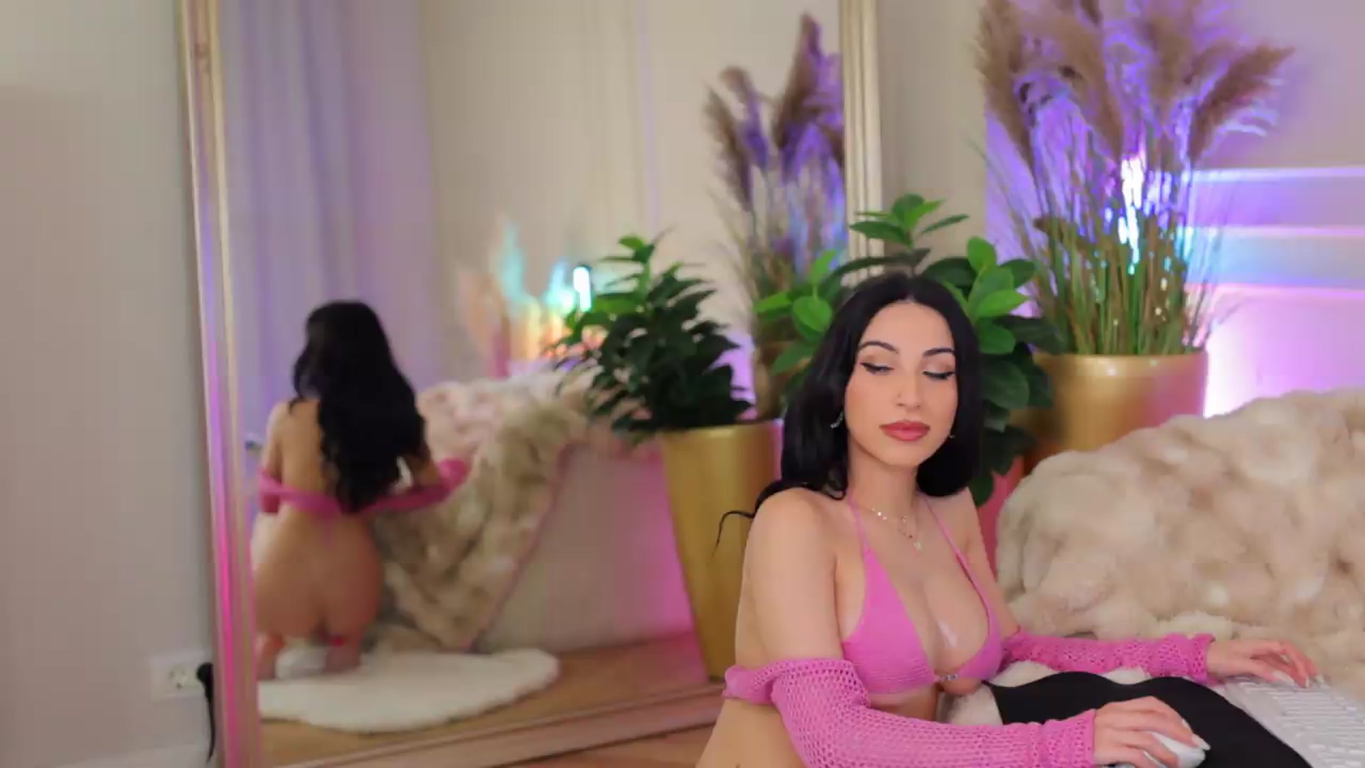 Gallery image thumbnail from AnaisBloom's myfreecams stream on, 05/23/2026, 21:10 image 2 of 20