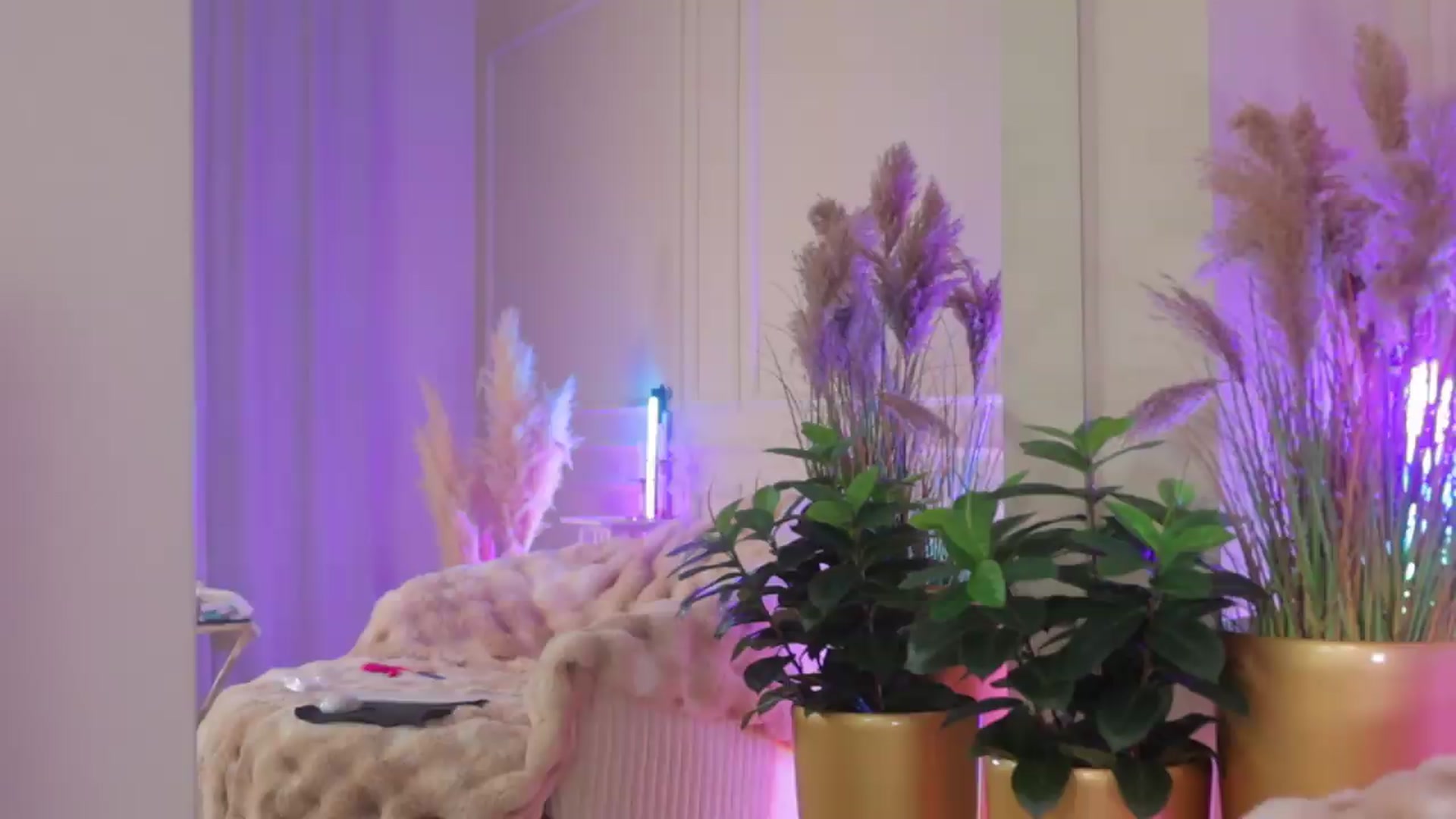 Gallery image thumbnail from AnaisBloom's myfreecams stream on, 06/08/2026, 20:56 image 4 of 20
