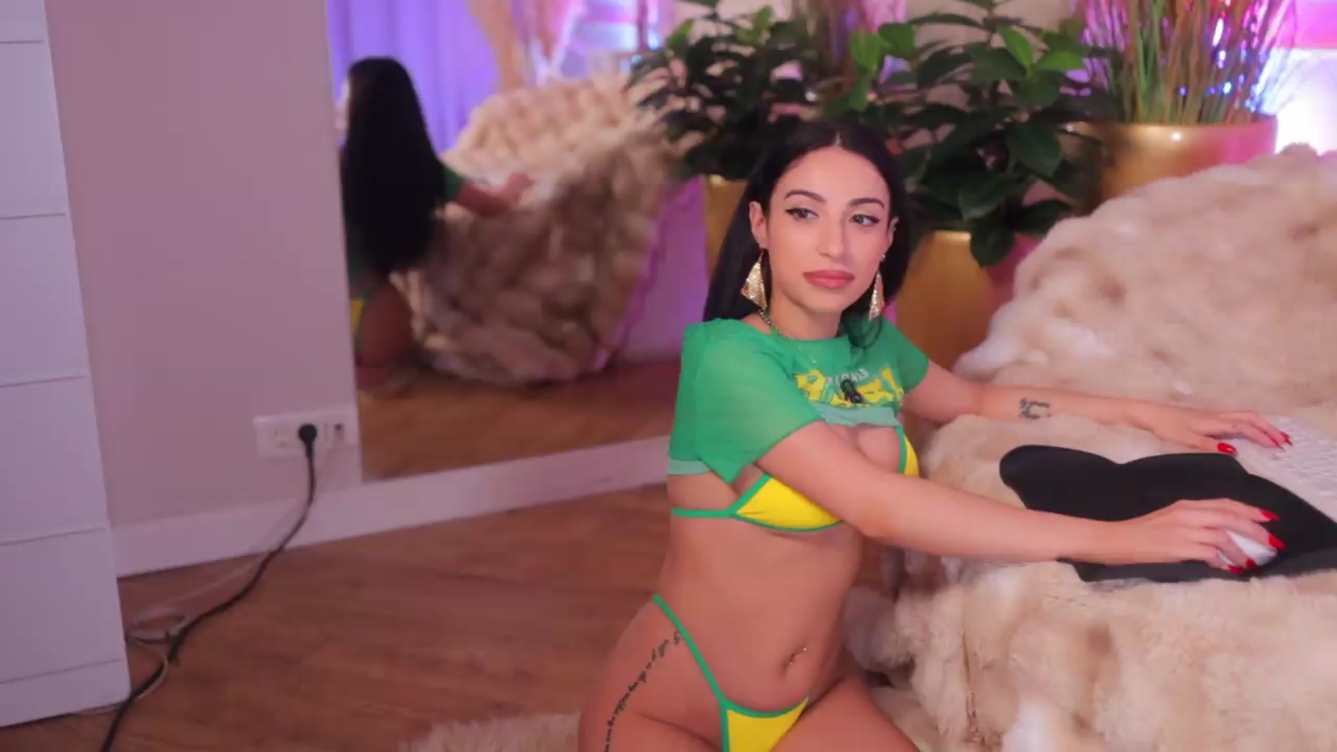 Gallery image thumbnail from AnaisBloom's myfreecams stream on, 06/26/2026, 22:59 image 1 of 20