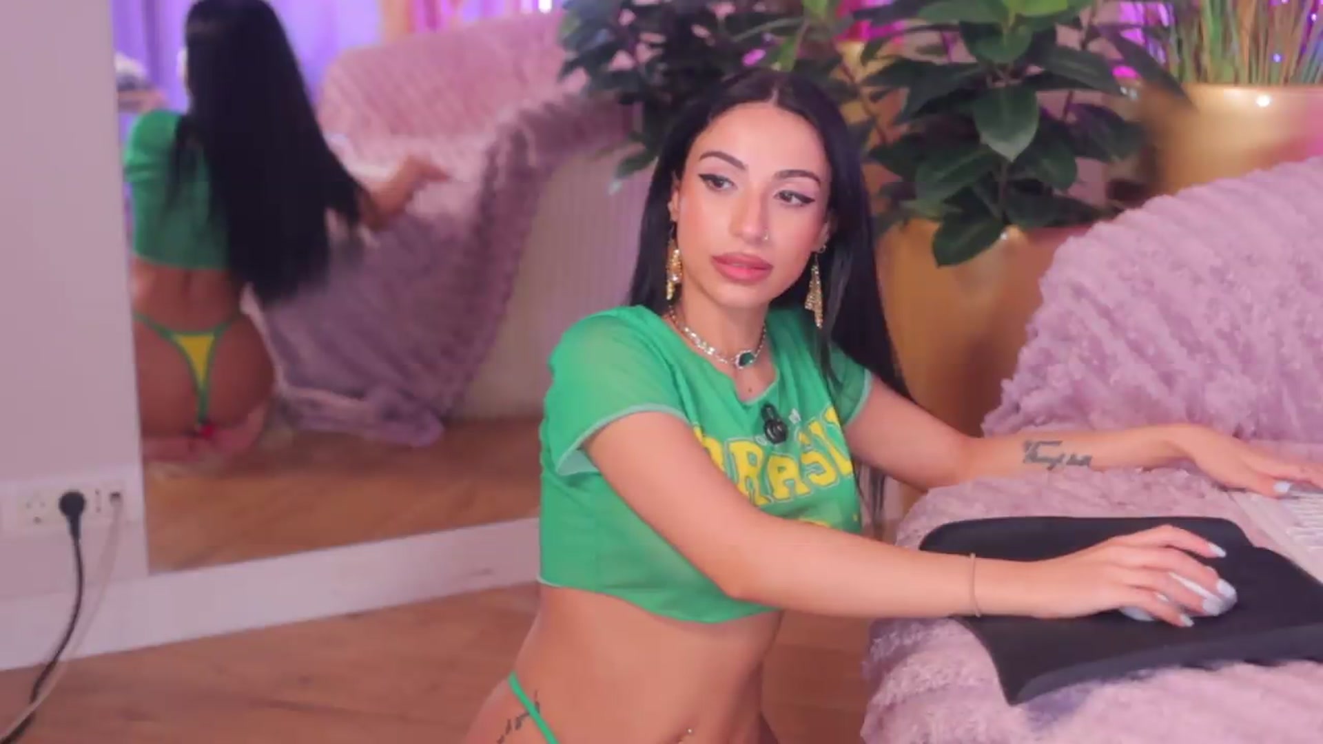 Gallery image thumbnail from AnaisBloom's myfreecams stream on, 08/04/2026, 01:21 image 14 of 20