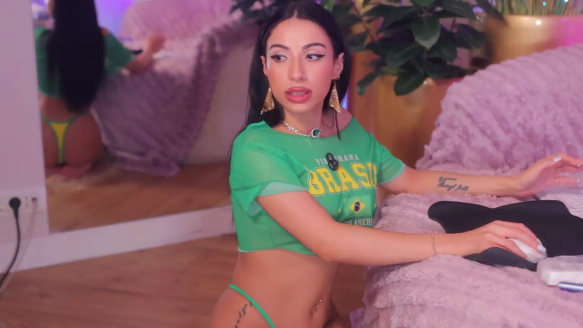 Gallery image thumbnail from AnaisBloom's myfreecams stream on, 08/04/2026, 01:21 image 18 of 20