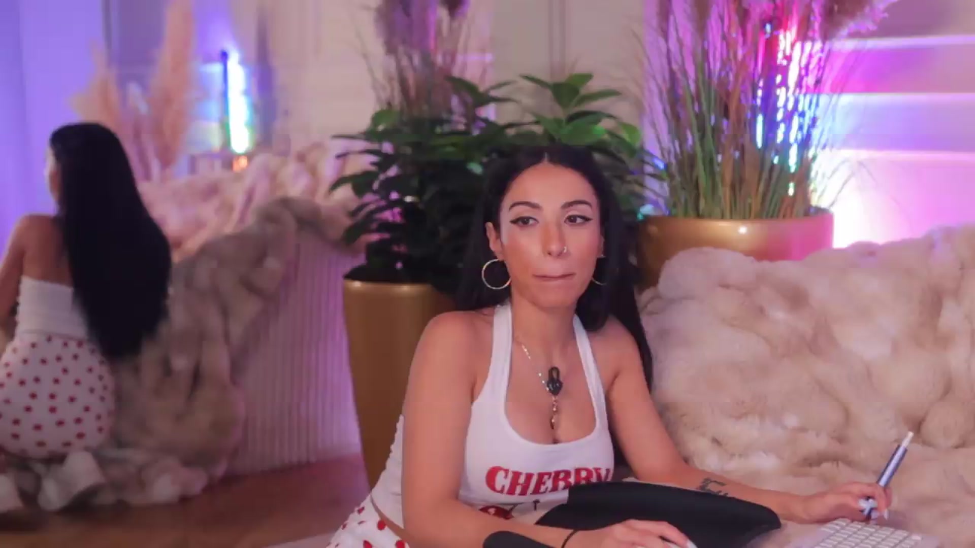 Gallery image thumbnail from AnaisBloom's myfreecams stream on, 08/12/2026, 24:43 image 6 of 20