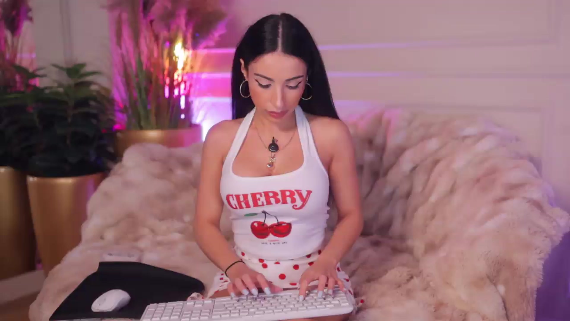 Gallery image thumbnail from AnaisBloom's myfreecams stream on, 08/12/2026, 24:43 image 3 of 20
