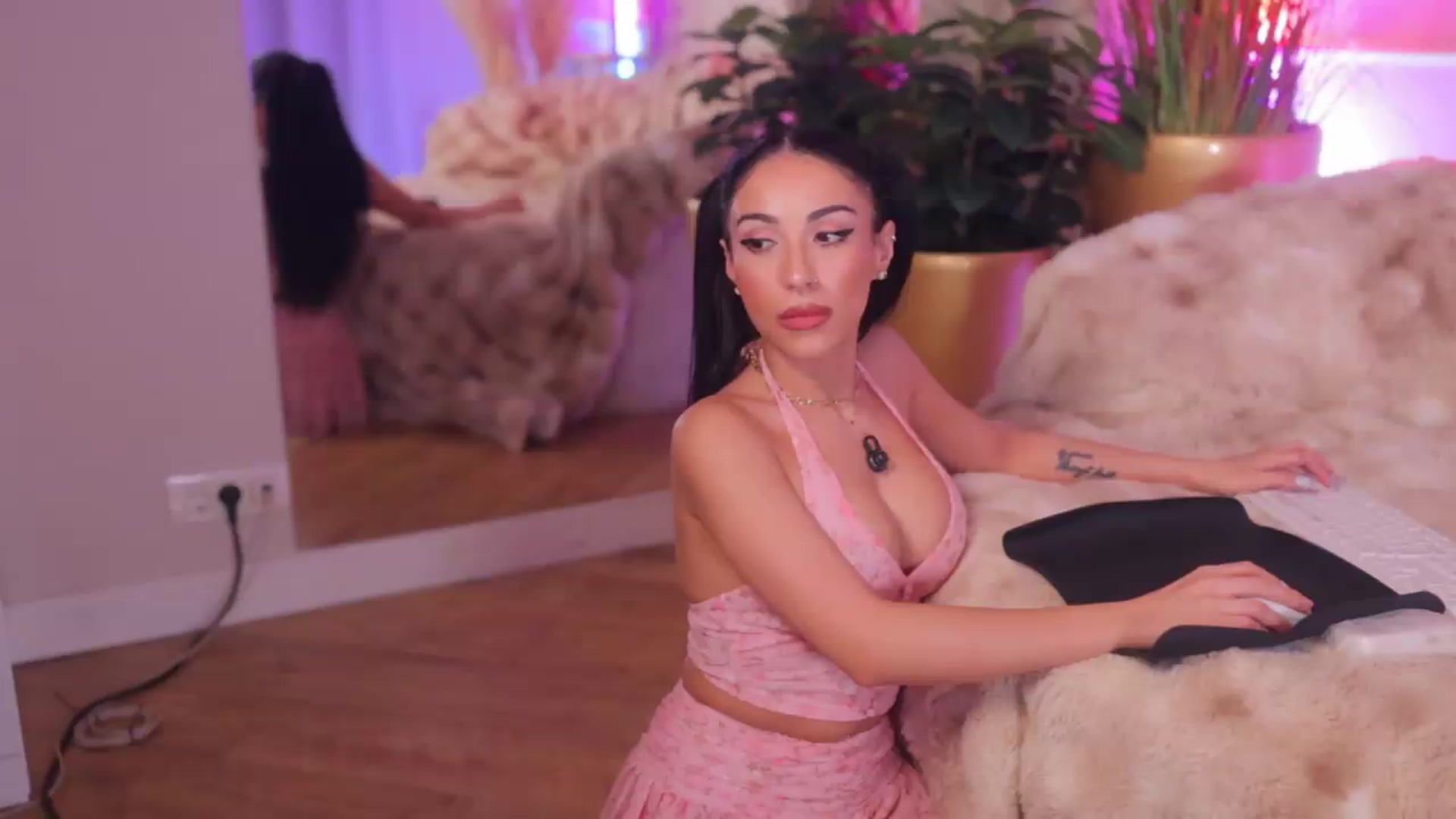 Gallery image thumbnail from AnaisBloom's myfreecams stream on, 08/23/2026, 02:43 image 1 of 20