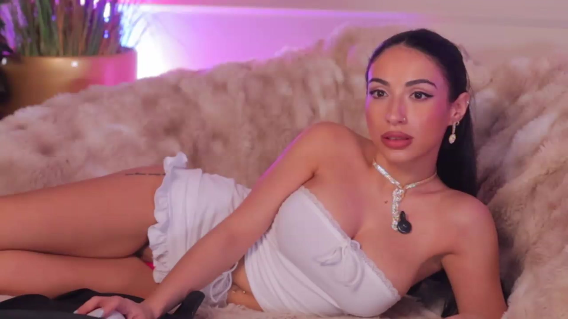 Gallery image thumbnail from AnaisBloom's myfreecams stream on, 08/23/2026, 23:03 image 12 of 20