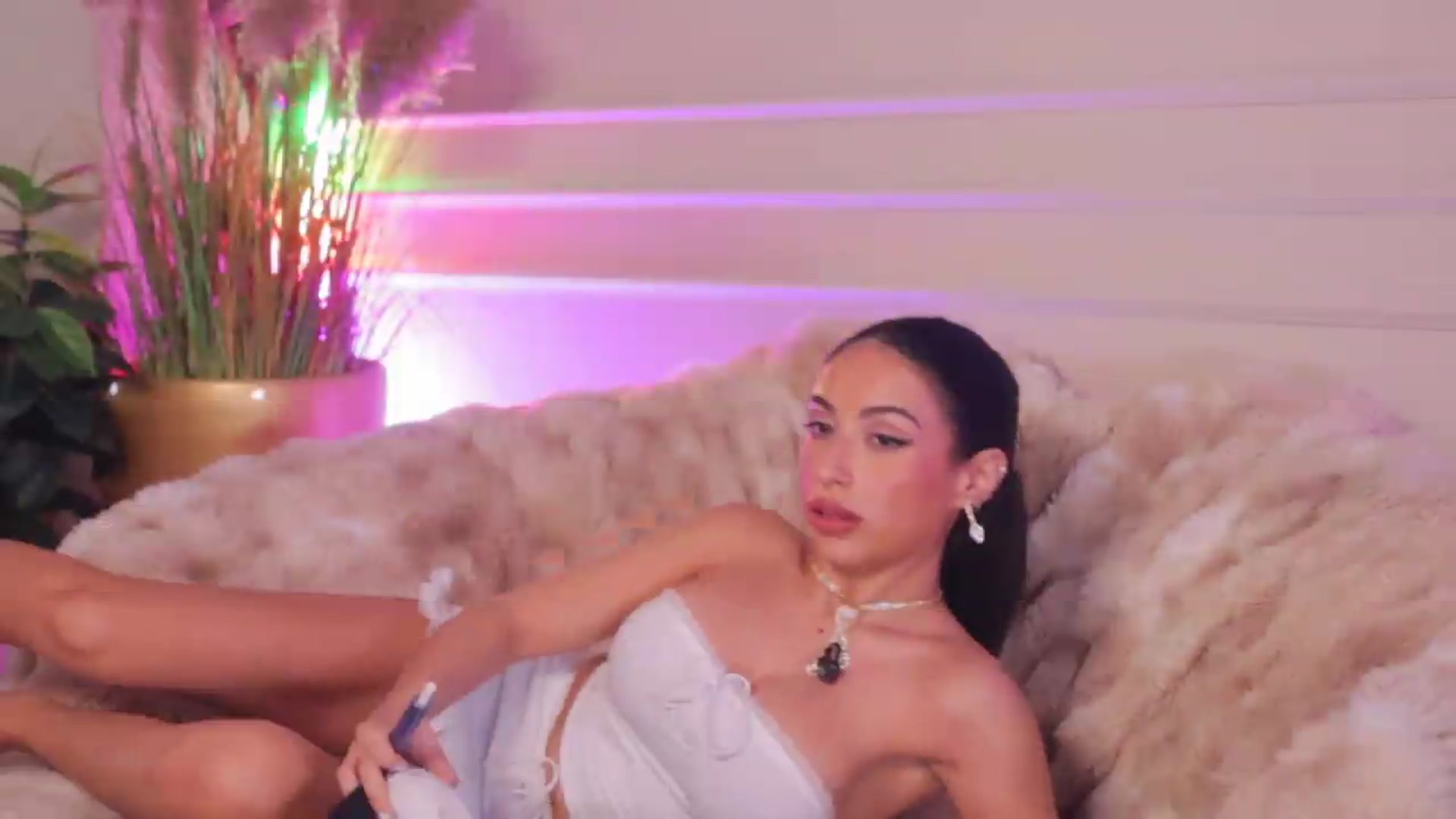Gallery image thumbnail from AnaisBloom's myfreecams stream on, 08/23/2026, 23:03 image 10 of 20