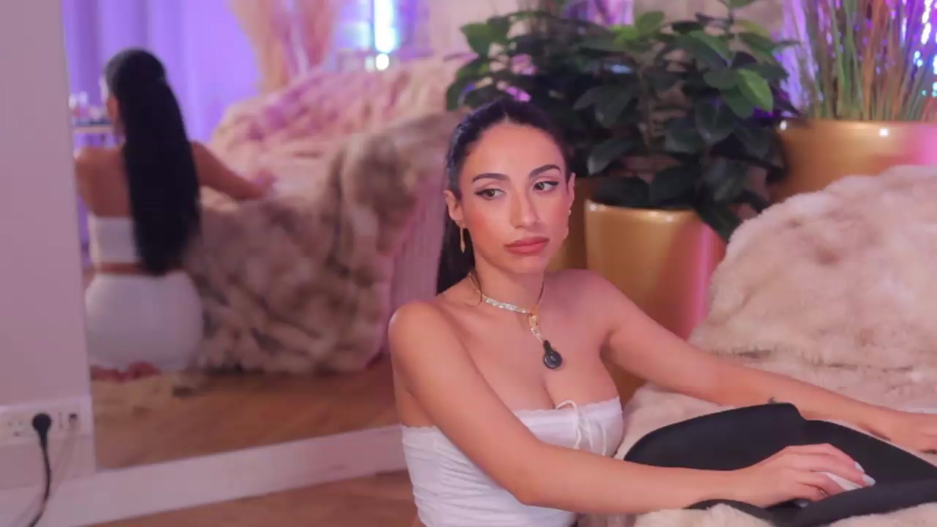Gallery image thumbnail from AnaisBloom's myfreecams stream on, 08/24/2026, 02:42 image 3 of 20
