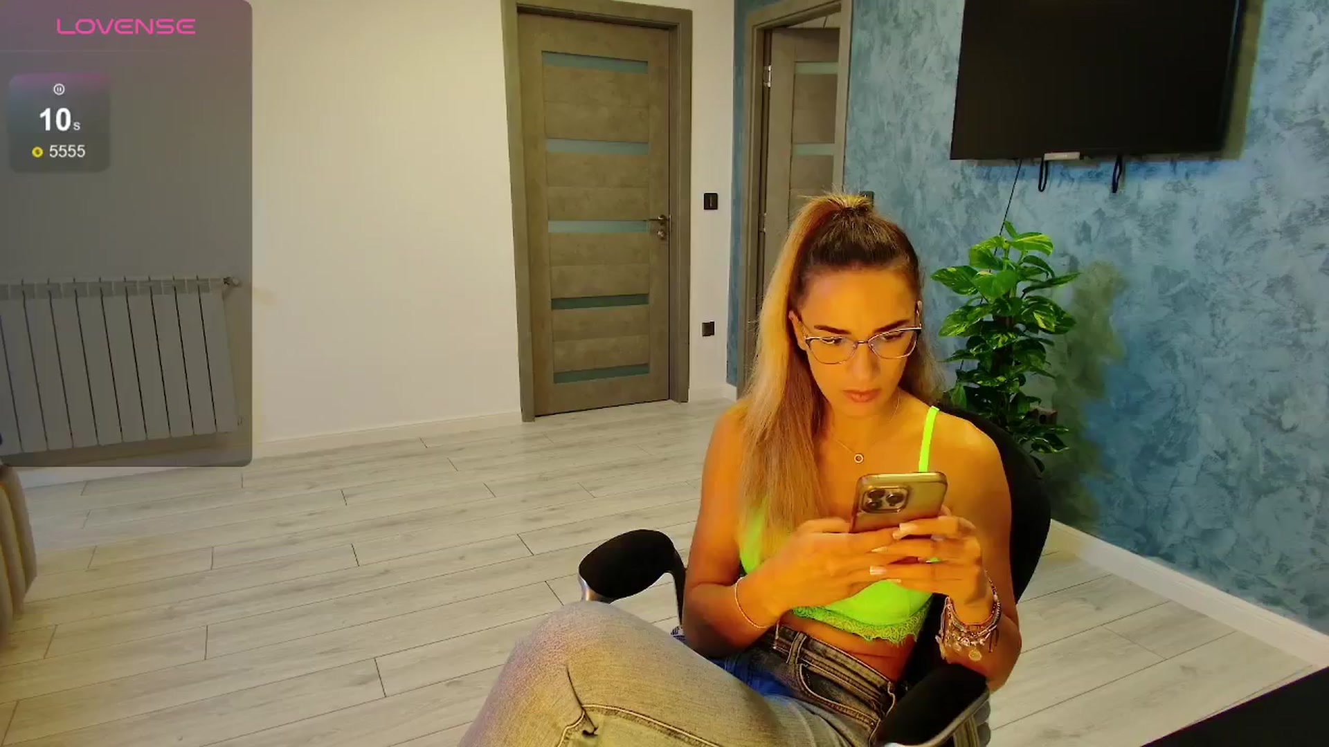 Gallery image thumbnail from Anastasia331's myfreecams stream on, 09/16/2024, 14:20 image 6 of 20