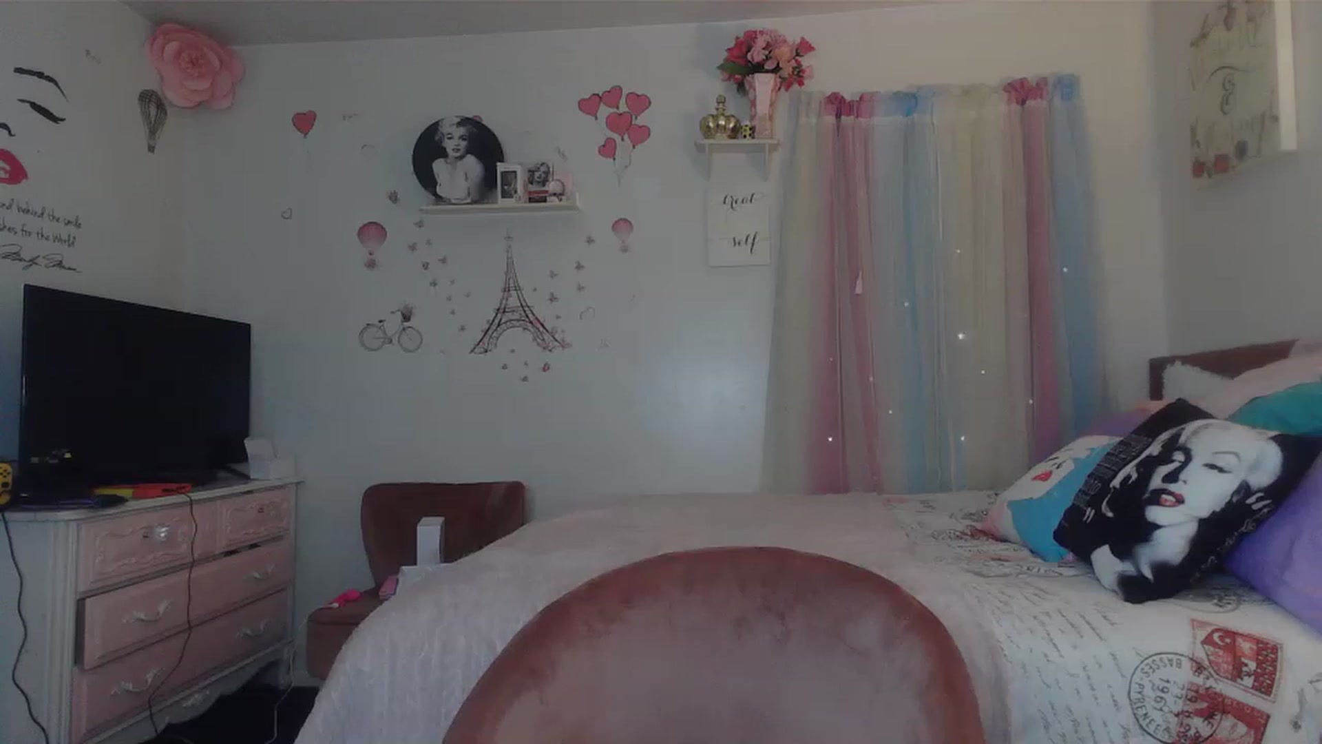 Gallery image thumbnail from AnastasiaLuxx's myfreecams stream on, 03/31/2023, 16:56 image 16 of 20