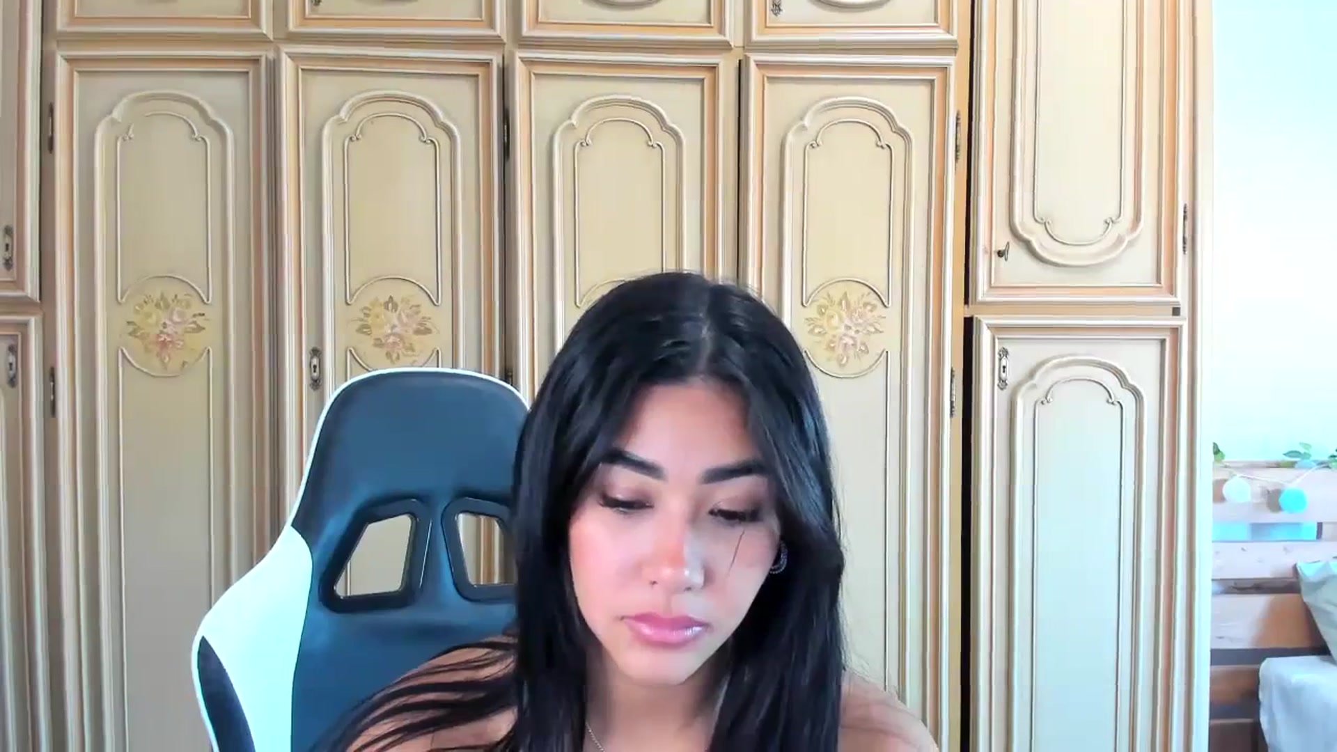 Gallery image thumbnail from Anastasia_sea's myfreecams stream on, 12/18/2023, 08:13 image 18 of 20